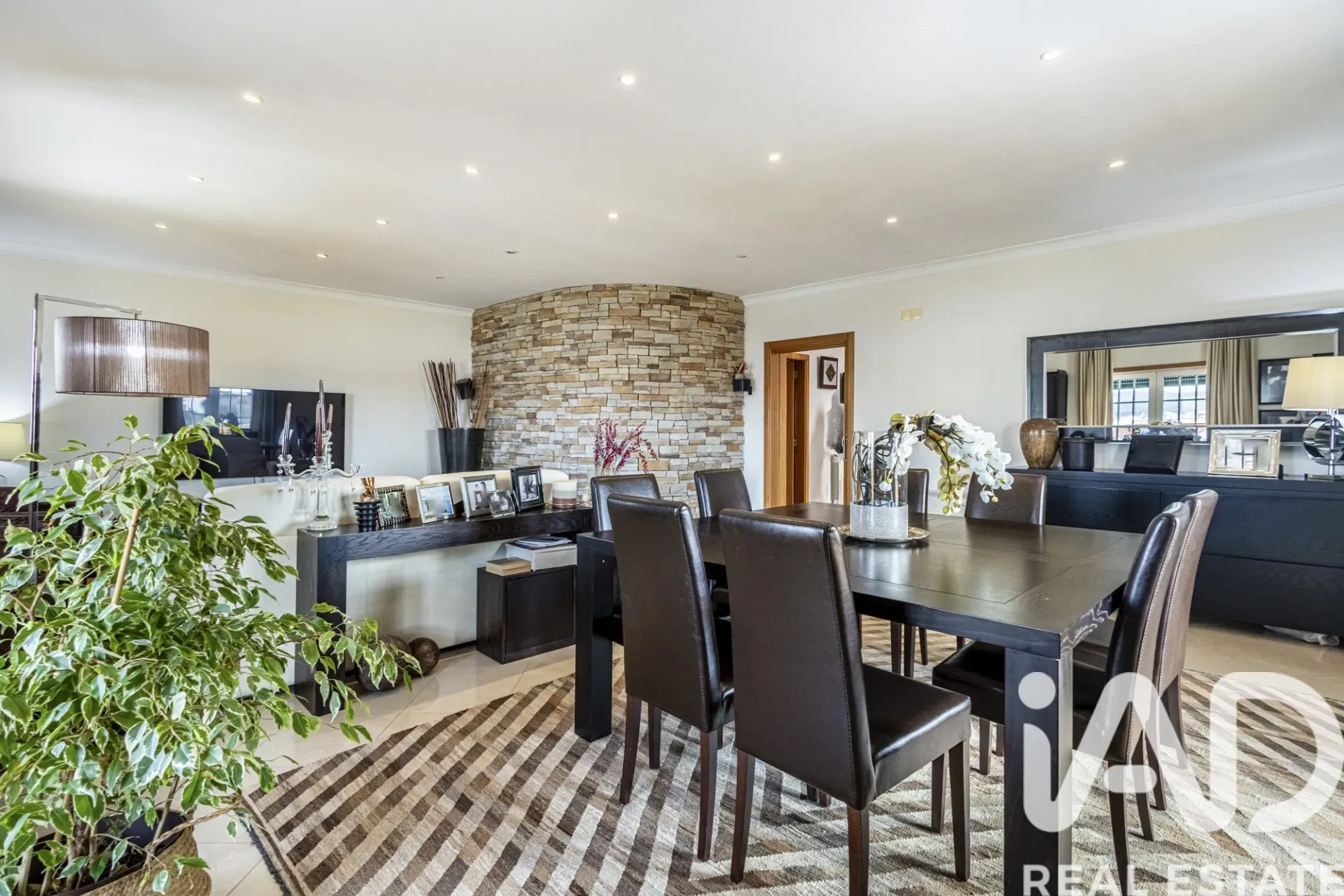 Spacious 5-Bedroom Family Home with Garden in Rio Maior, Portugal - View image 15 of 40