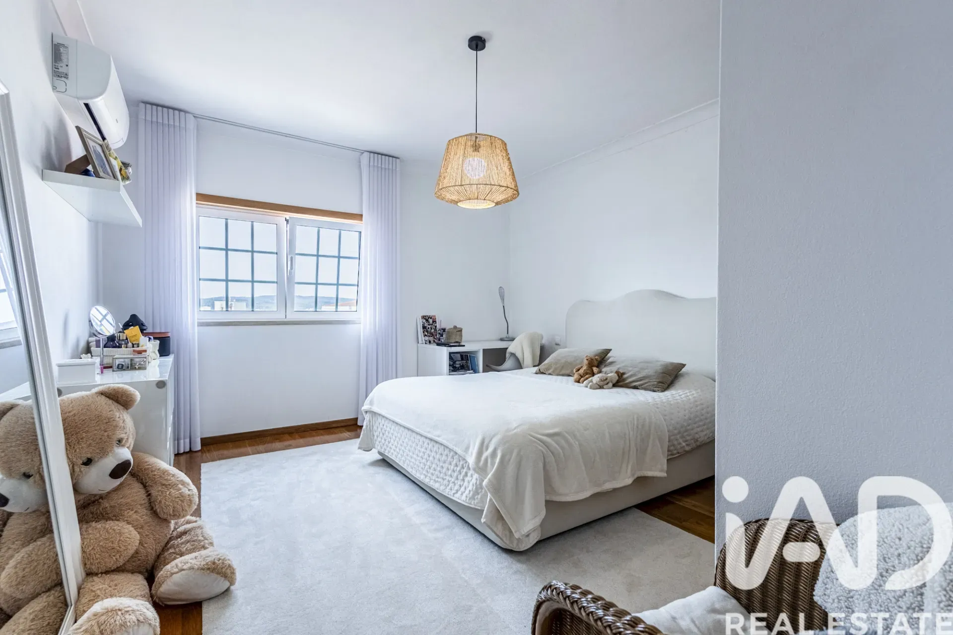 Spacious 5-Bedroom Family Home with Garden in Rio Maior, Portugal - View image 22 of 40