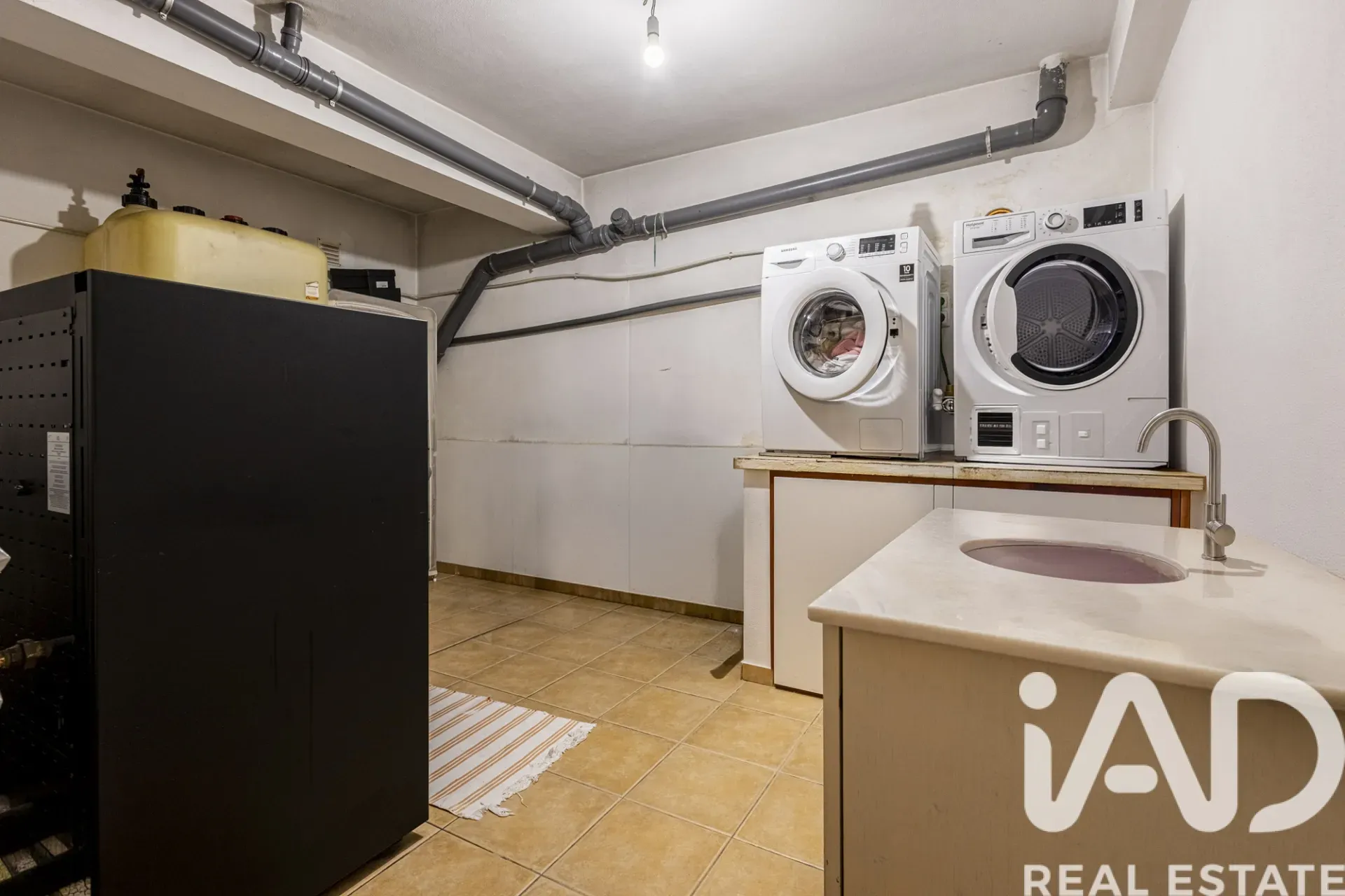 Spacious 5-Bedroom Family Home with Garden in Rio Maior, Portugal - View image 29 of 40