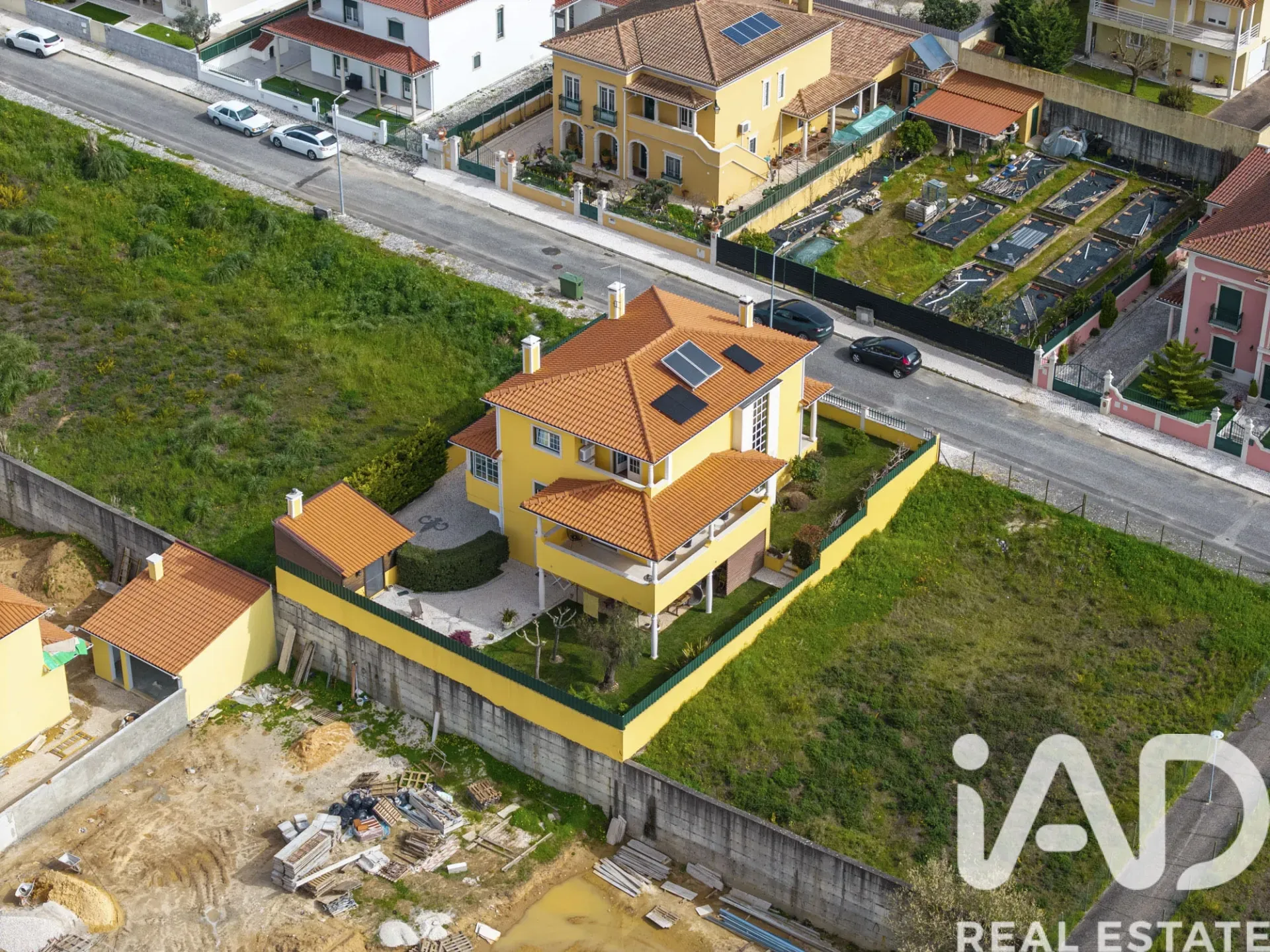 Spacious 5-Bedroom Family Home with Garden in Rio Maior, Portugal - View image 37 of 40