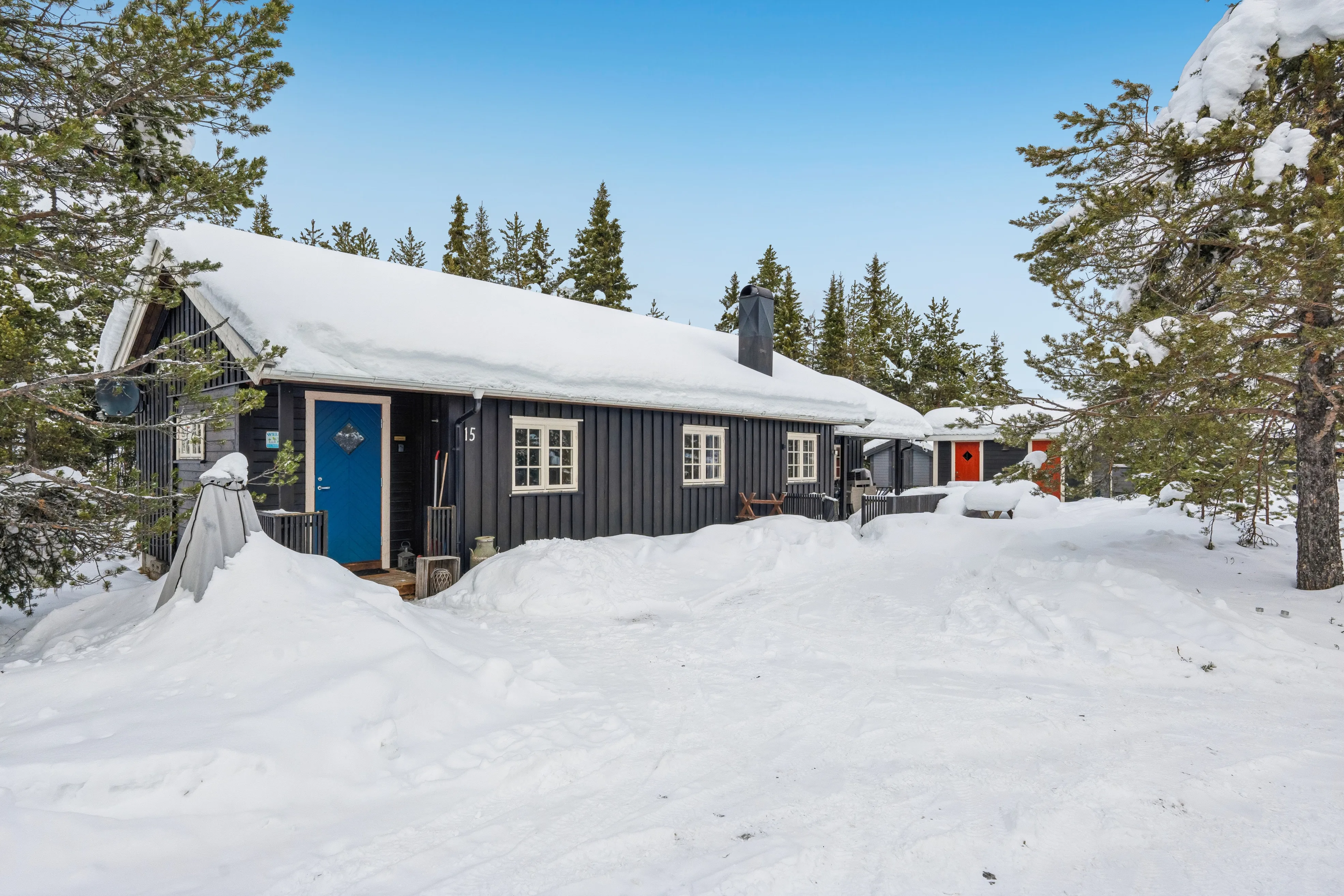 1950s Cabin in Valdres with Terrace and Scenic Outdoor Activities - Image 1