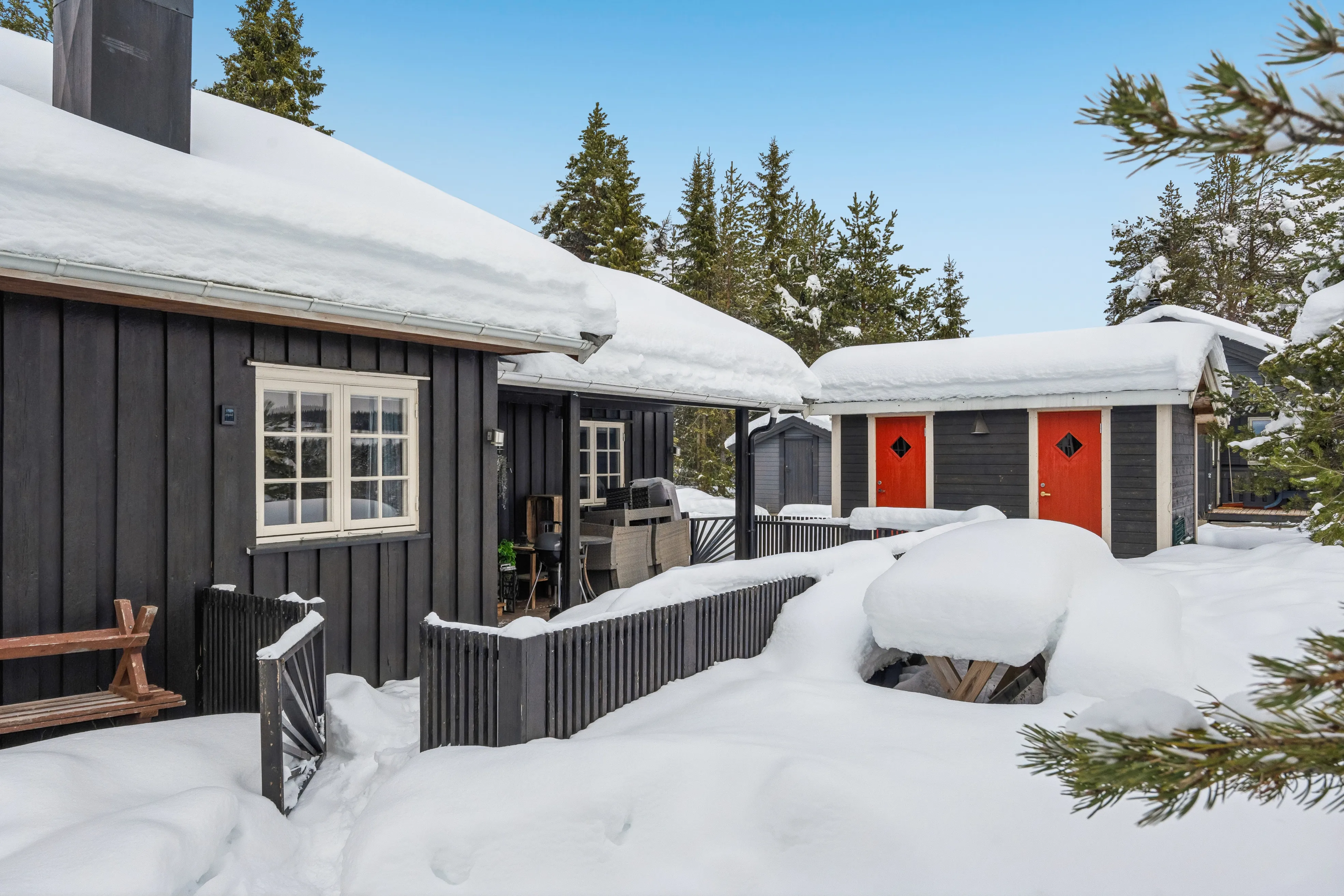 1950s Cabin in Valdres with Terrace and Scenic Outdoor Activities - Image 2