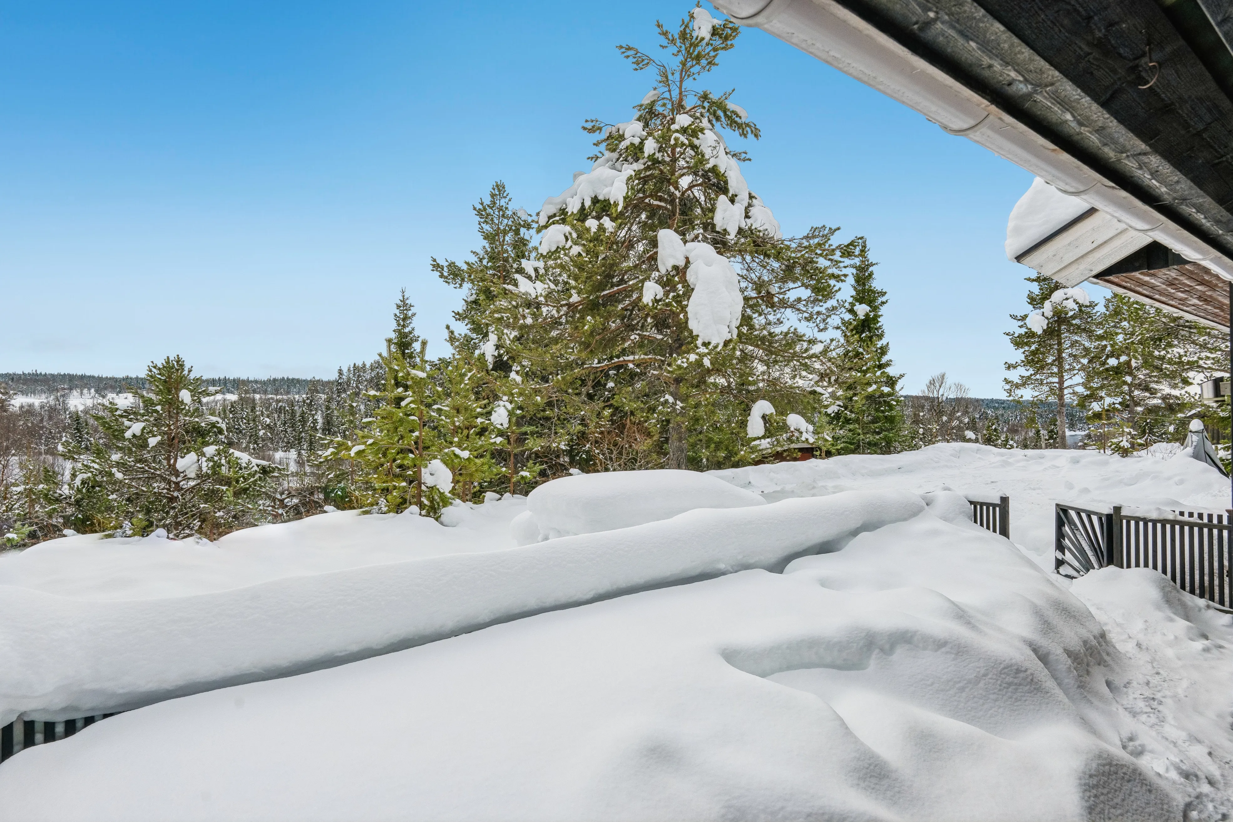 1950s Cabin in Valdres with Terrace and Scenic Outdoor Activities - Image 3