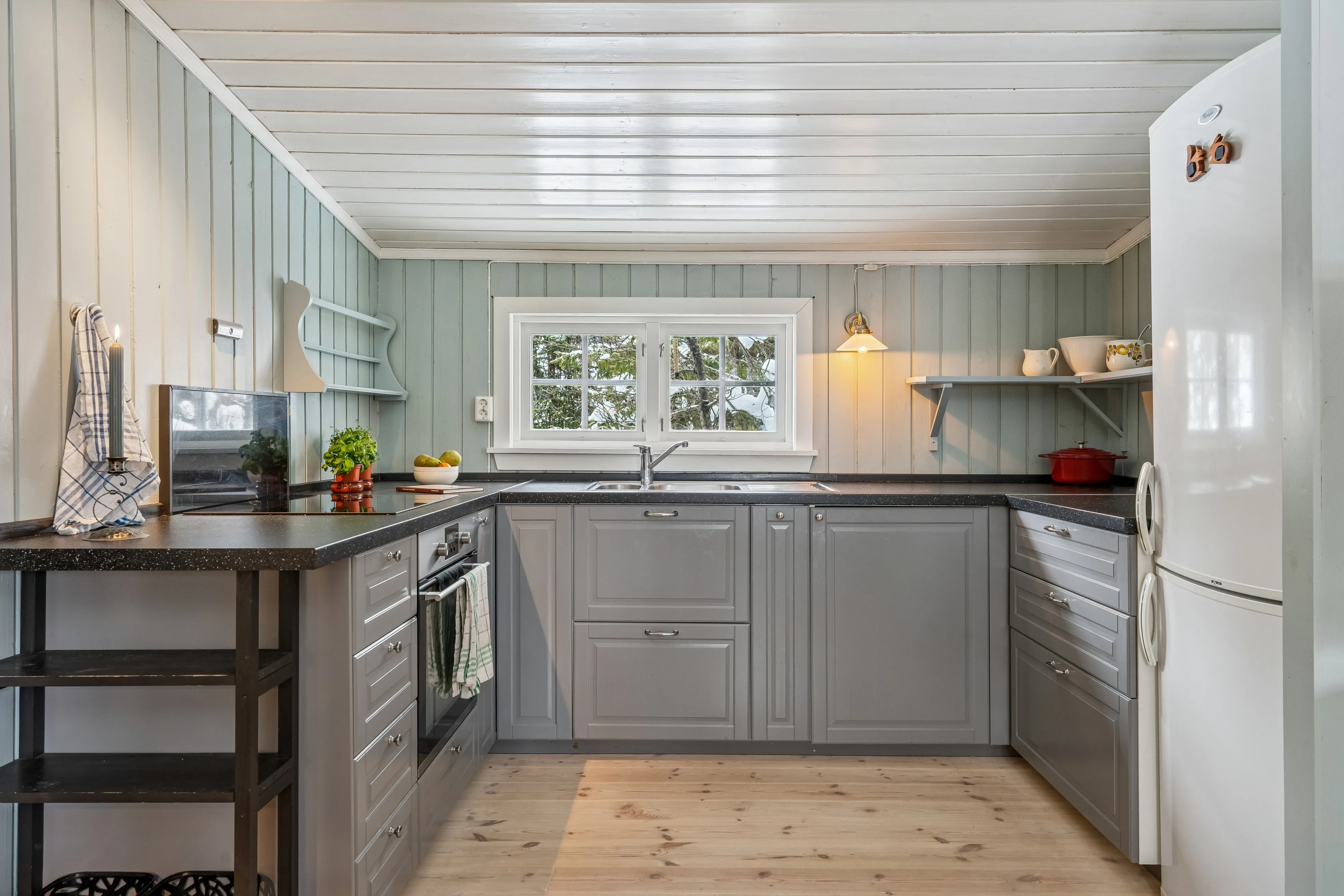 1950s Cabin in Valdres with Terrace and Scenic Outdoor Activities - View image 11 of 21