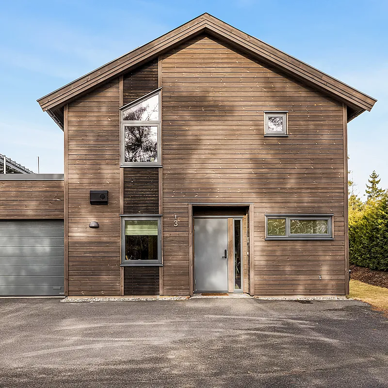 Contemporary 4-Bedroom House with Expansive Garden in Gressvik, Norway