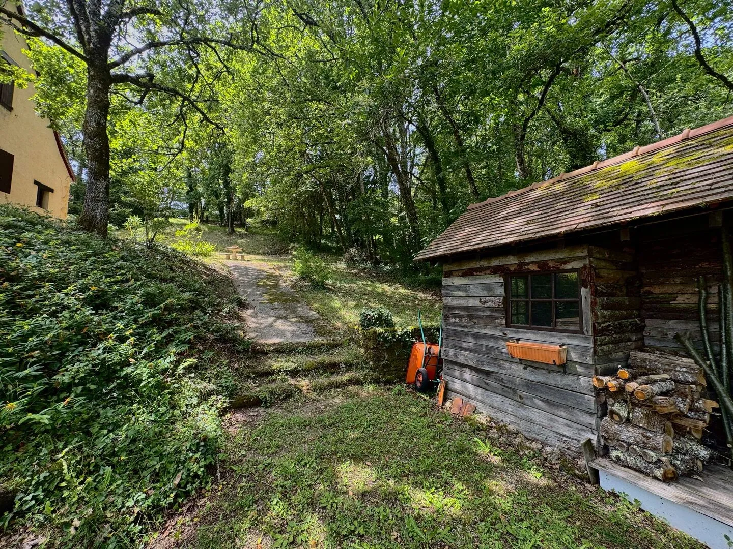 3-Bedroom House with Expansive Garden in Le Bugue's Historic Périgord Noir - Image 3
