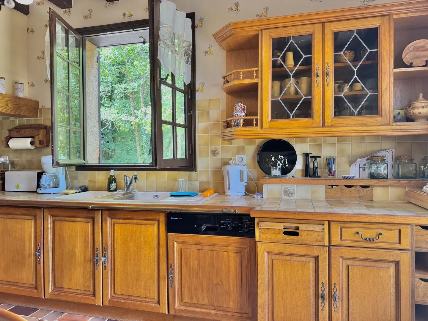 3-Bedroom House with Expansive Garden in Le Bugue's Historic Périgord Noir - Image 5