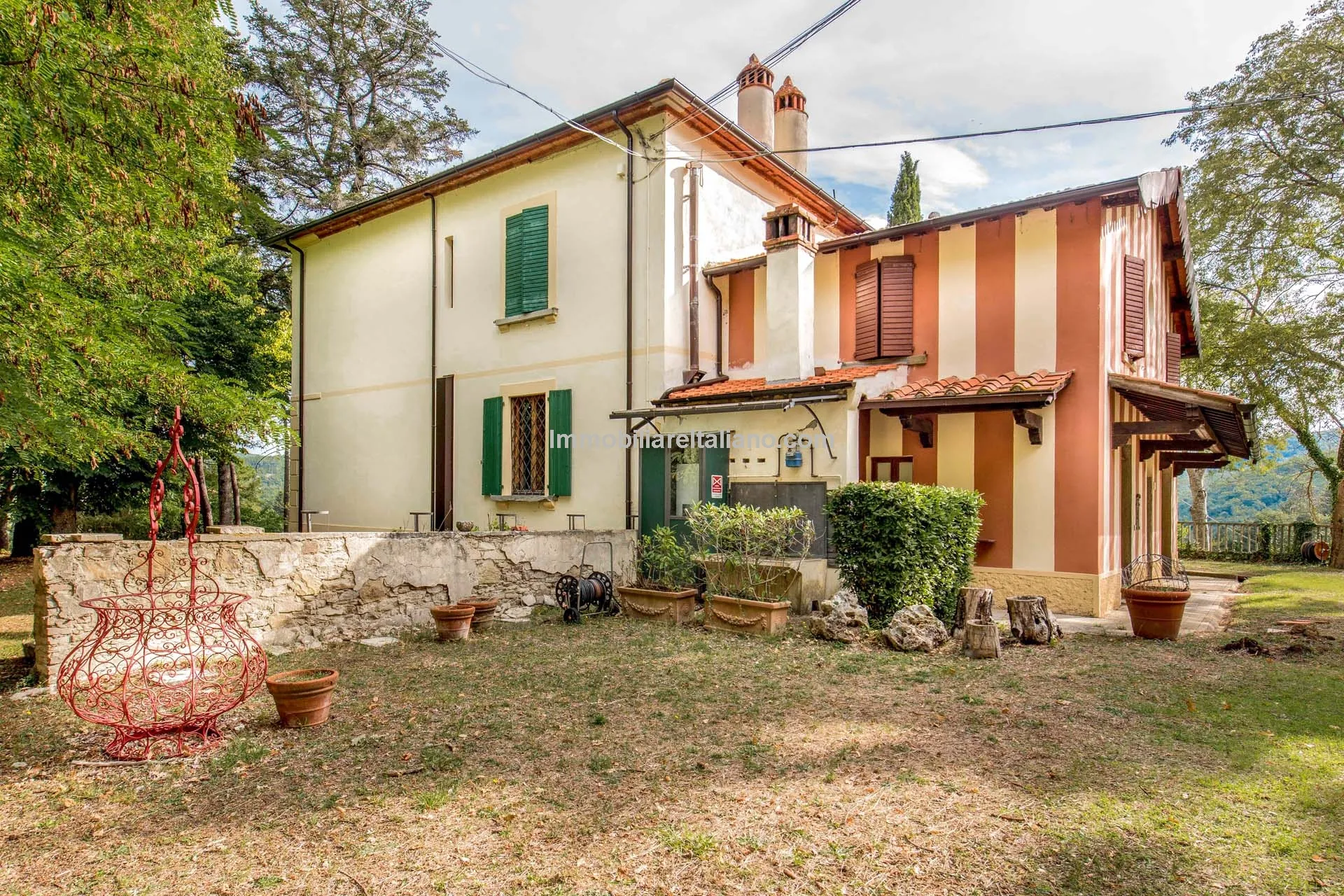 Spacious 7-Bedroom Villa with Expansive Grounds Near Arezzo, Tuscany - Image 5