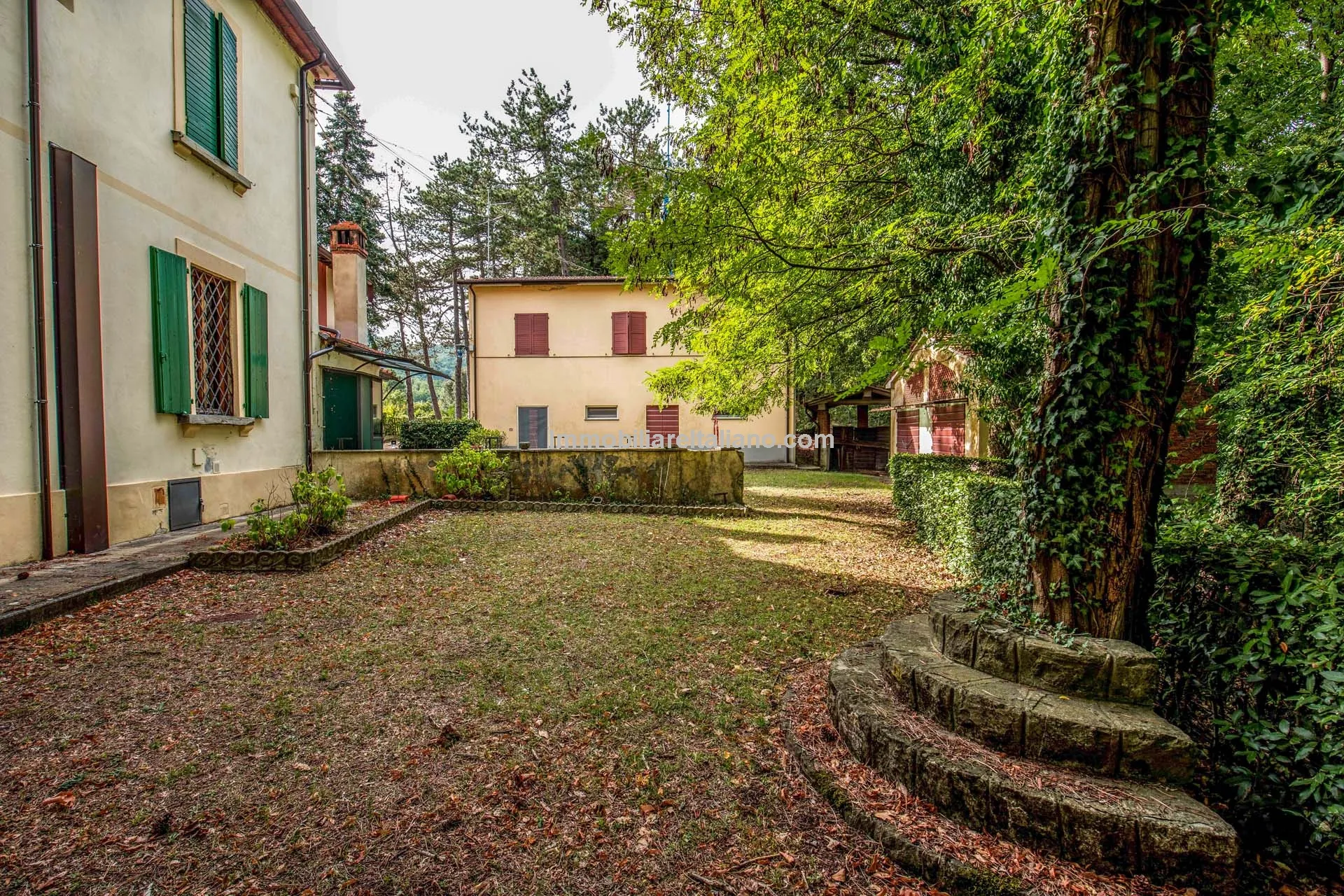 Spacious 7-Bedroom Villa with Expansive Grounds Near Arezzo, Tuscany - View image 19 of 48