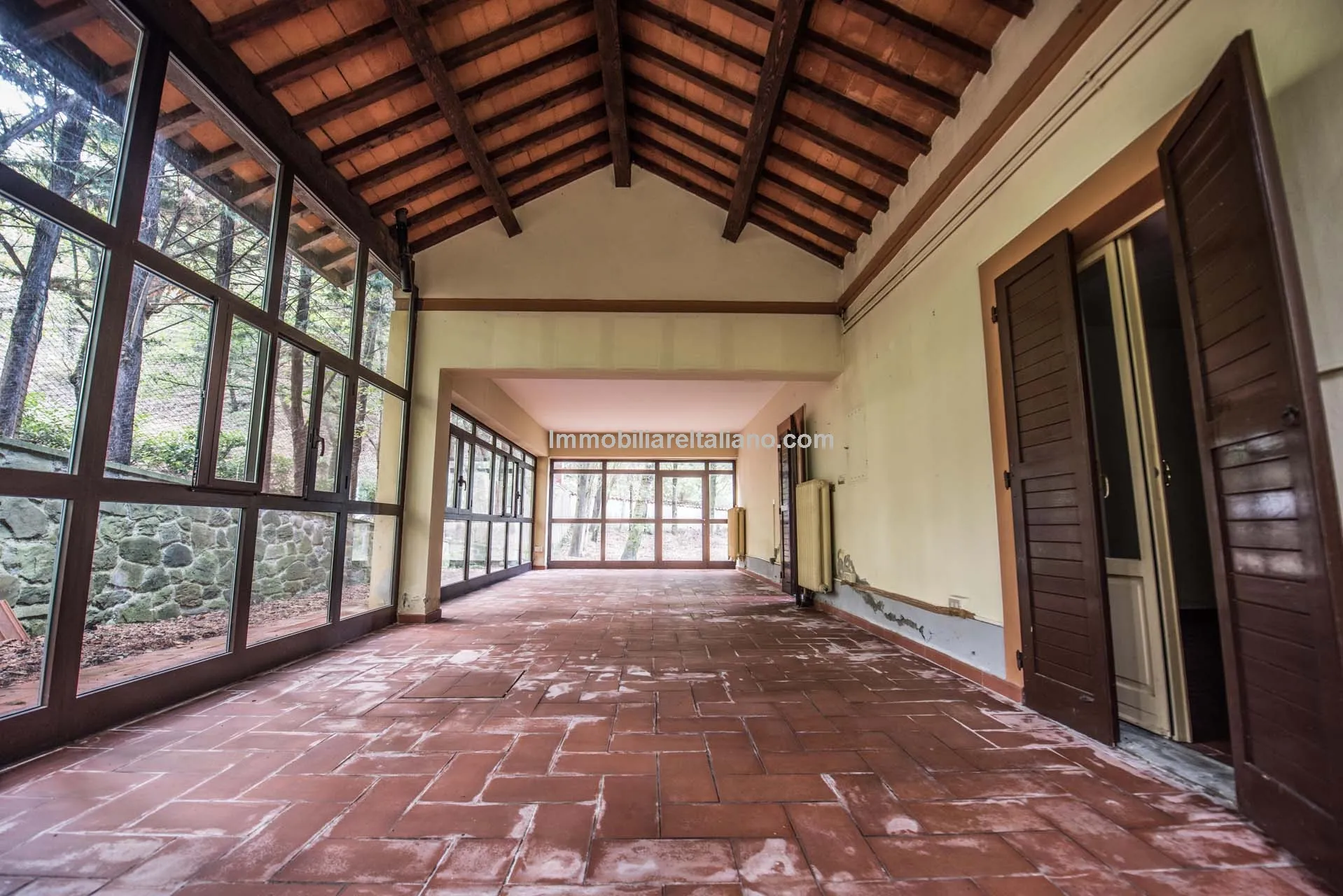 Spacious 7-Bedroom Villa with Expansive Grounds Near Arezzo, Tuscany - View image 30 of 48