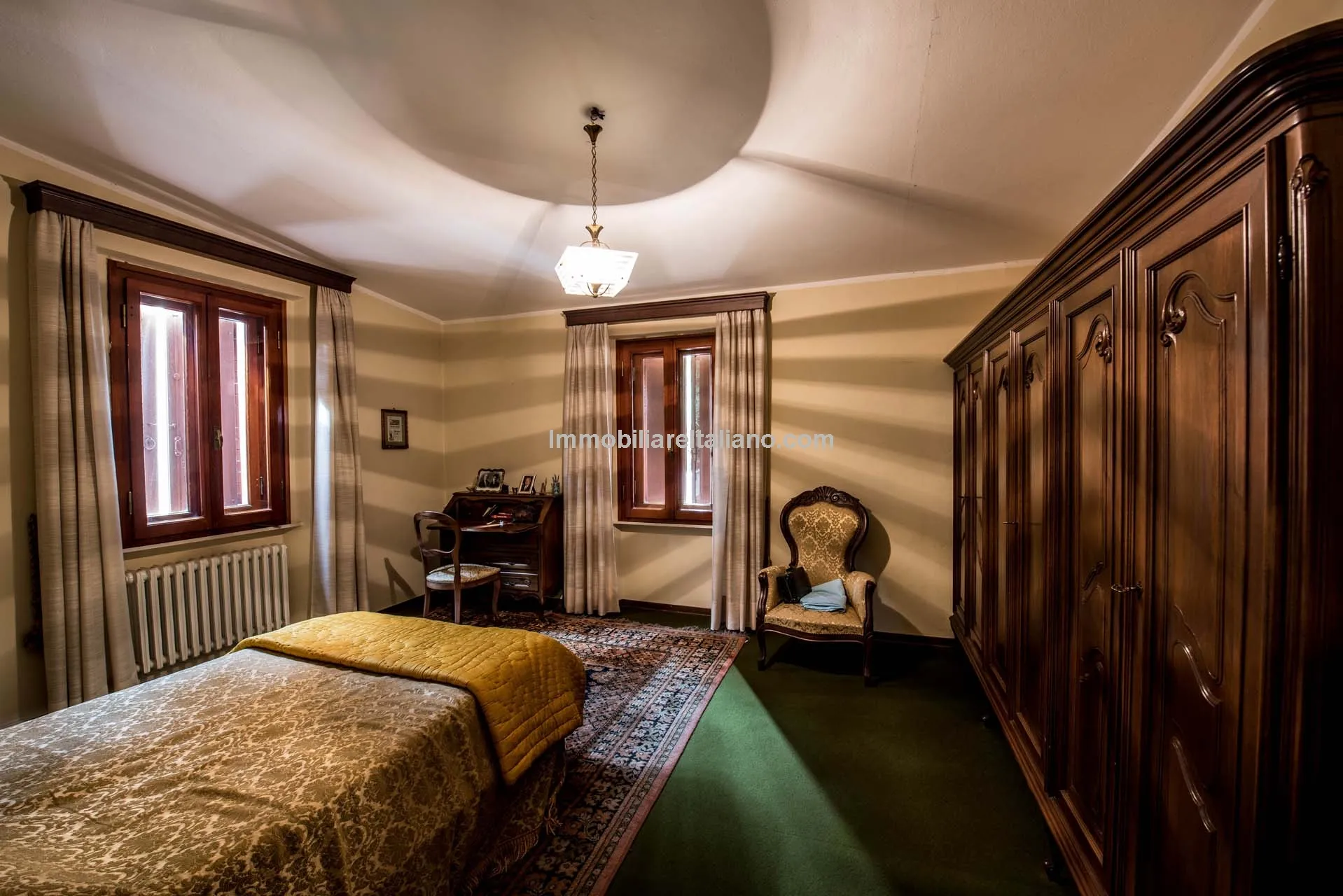 Spacious 7-Bedroom Villa with Expansive Grounds Near Arezzo, Tuscany - View image 34 of 48