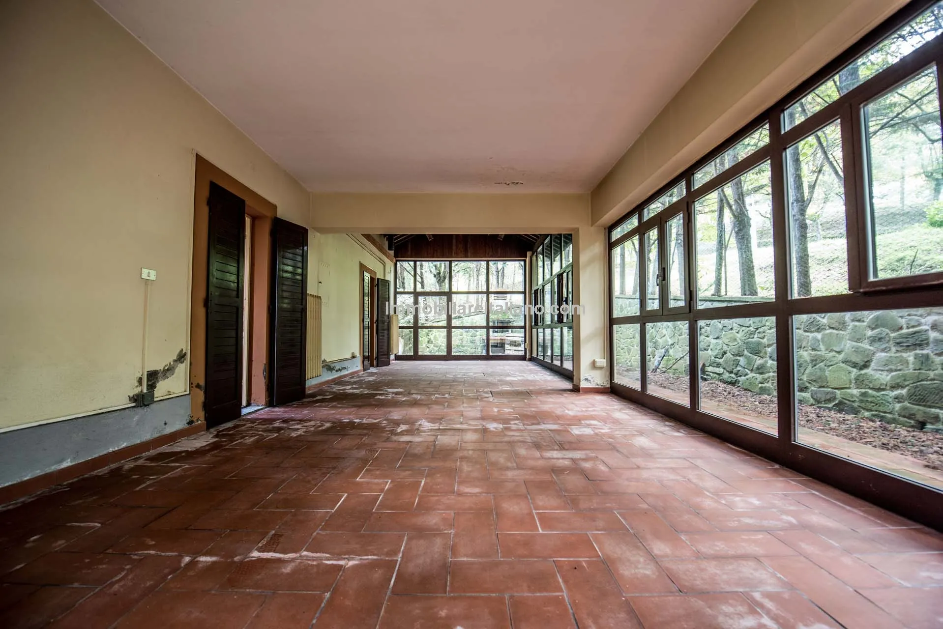Spacious 7-Bedroom Villa with Expansive Grounds Near Arezzo, Tuscany - View image 45 of 48