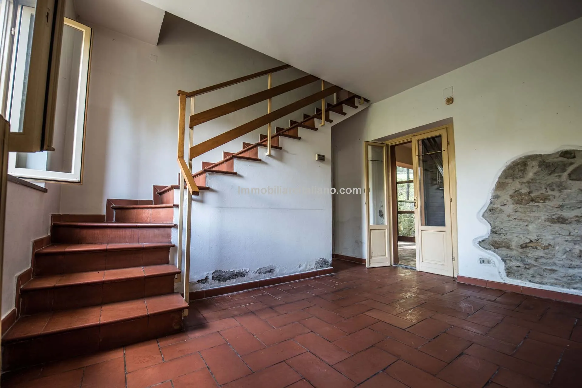 Spacious 7-Bedroom Villa with Expansive Grounds Near Arezzo, Tuscany - View image 46 of 48