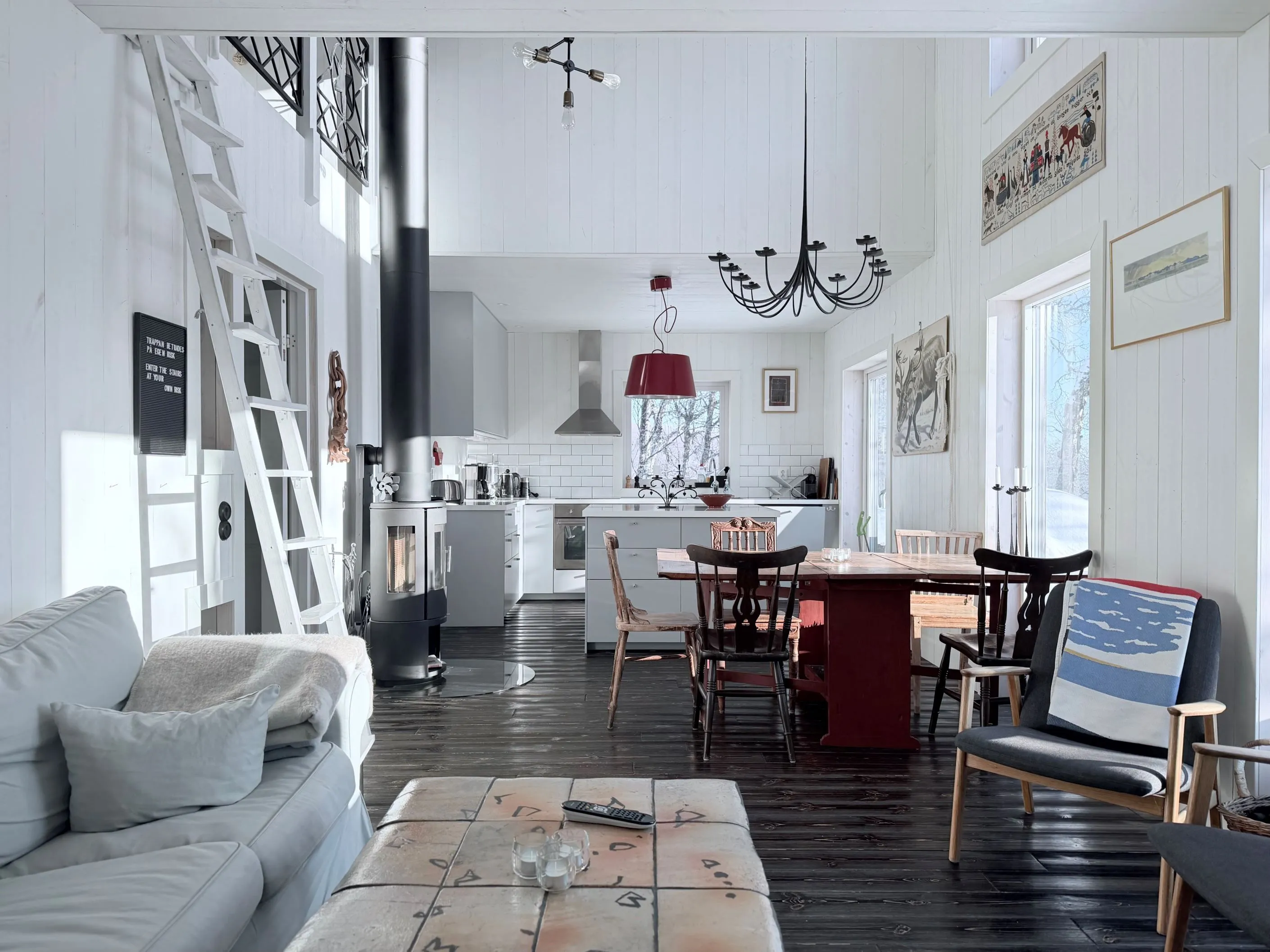 1950s 5-Bedroom Country House with Terrace in Scenic Tänndalen, Sweden - Image 4