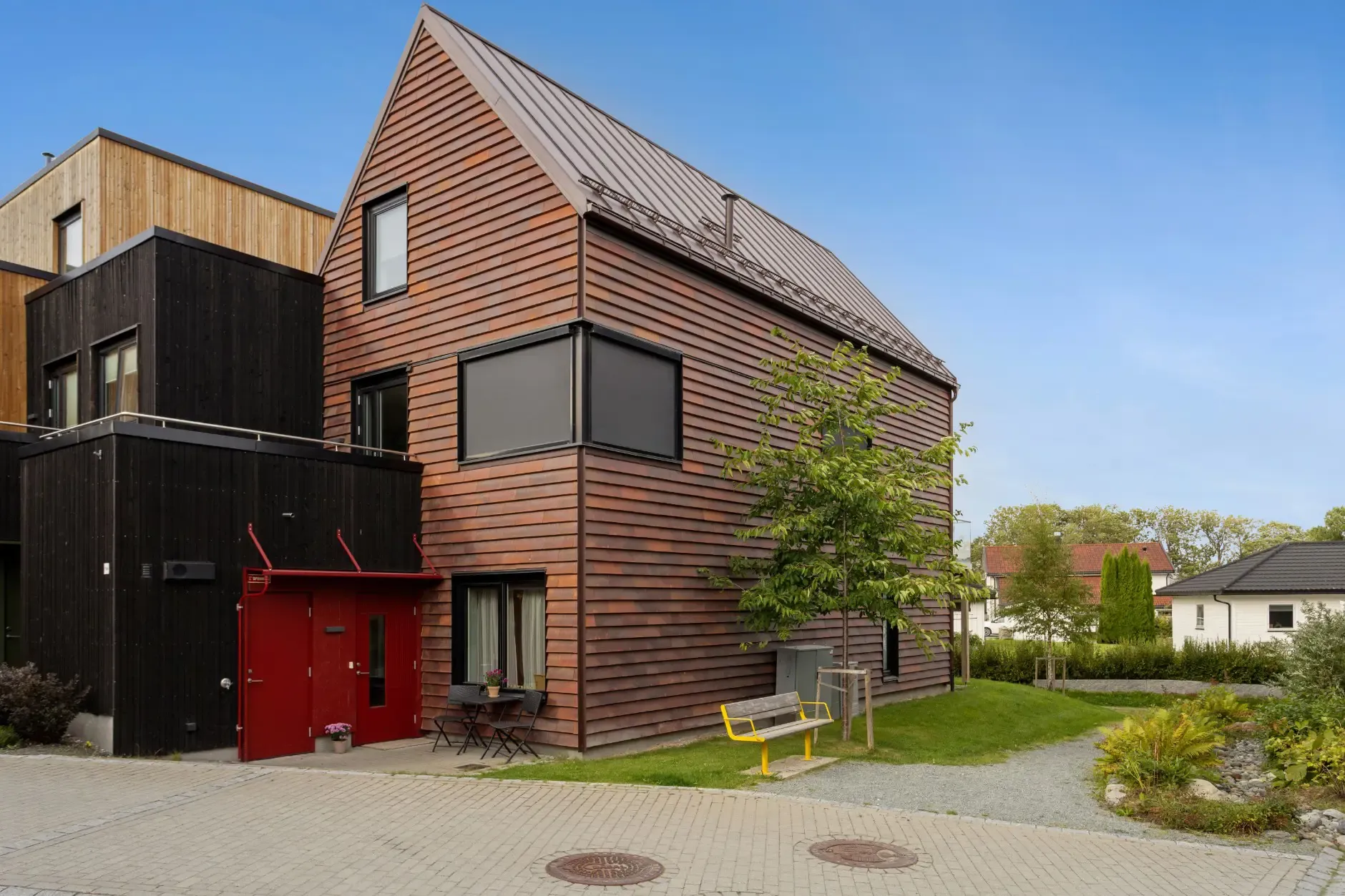 Contemporary 4-Bedroom Townhouse with Fjord Views in Trøndelag - Image 1