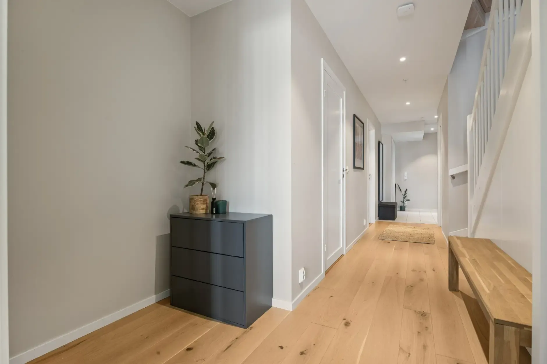 Contemporary 4-Bedroom Townhouse with Fjord Views in Trøndelag - Image 5