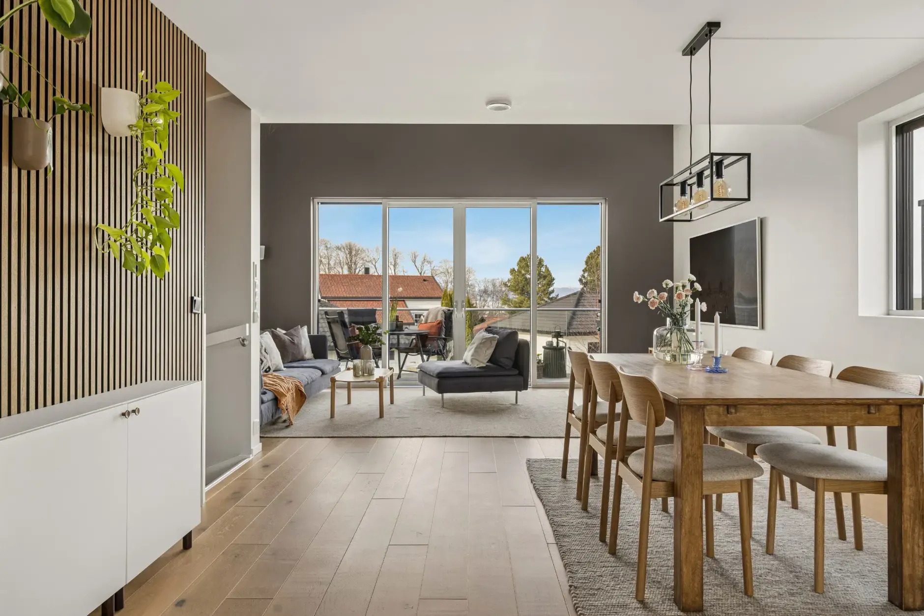 Contemporary 4-Bedroom Townhouse with Fjord Views in Trøndelag - View image 7 of 40