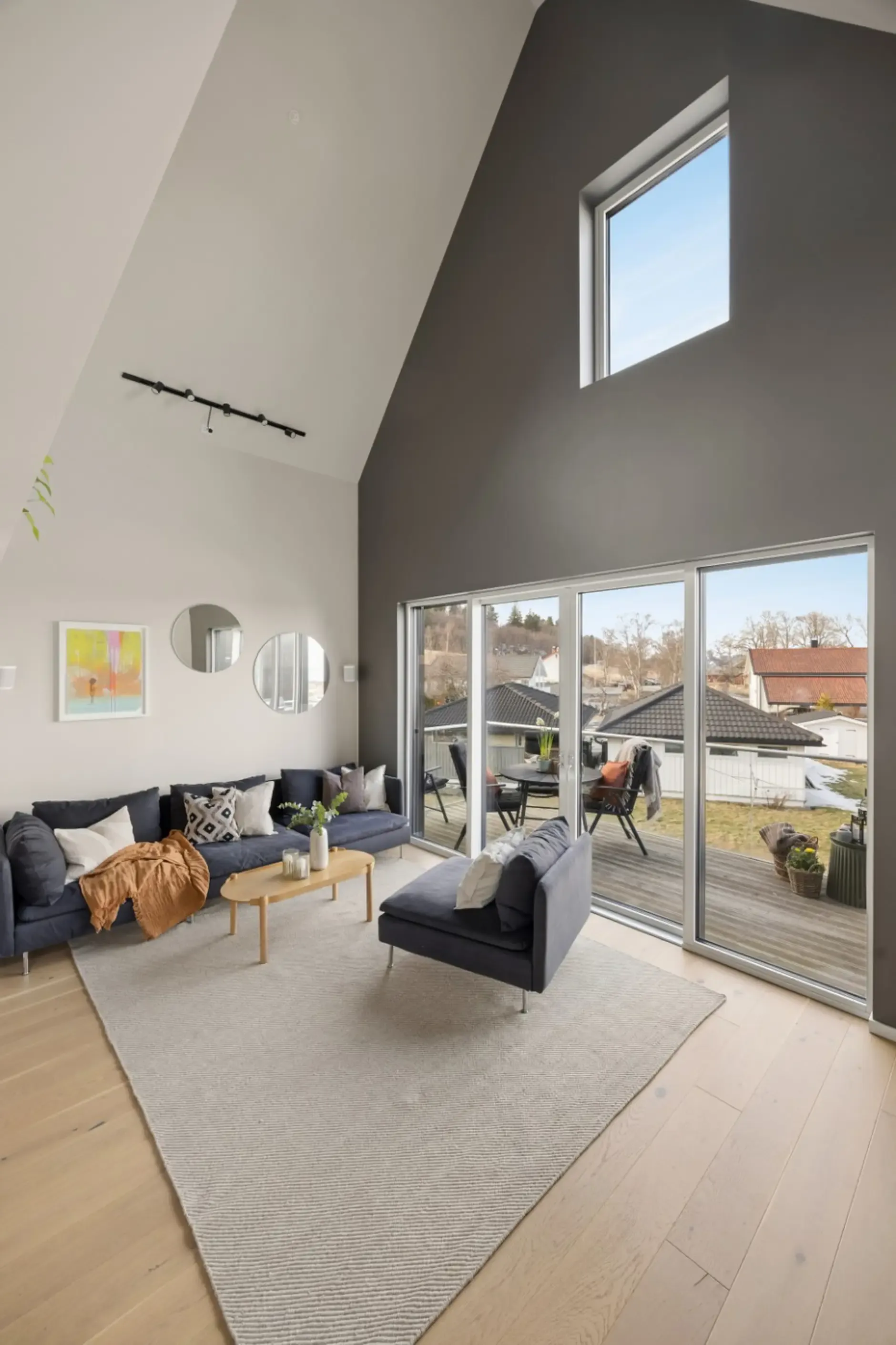 Contemporary 4-Bedroom Townhouse with Fjord Views in Trøndelag - View image 10 of 40