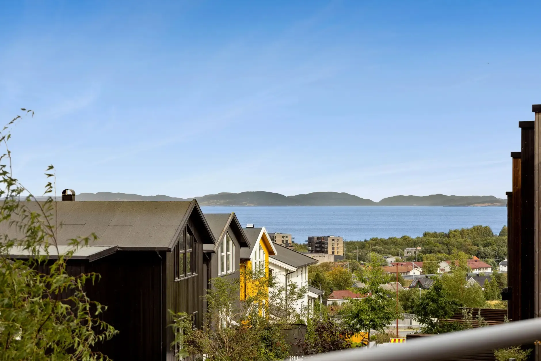 Contemporary 4-Bedroom Townhouse with Fjord Views in Trøndelag - View image 12 of 40