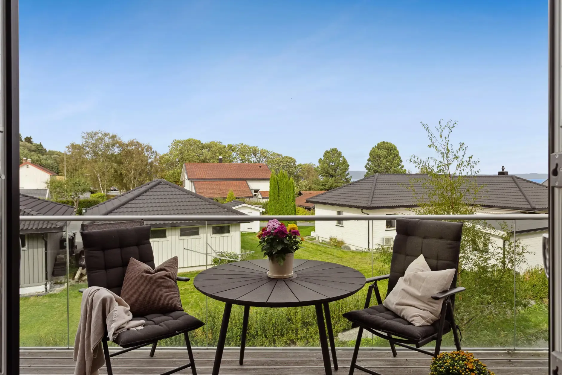 Contemporary 4-Bedroom Townhouse with Fjord Views in Trøndelag - View image 13 of 40