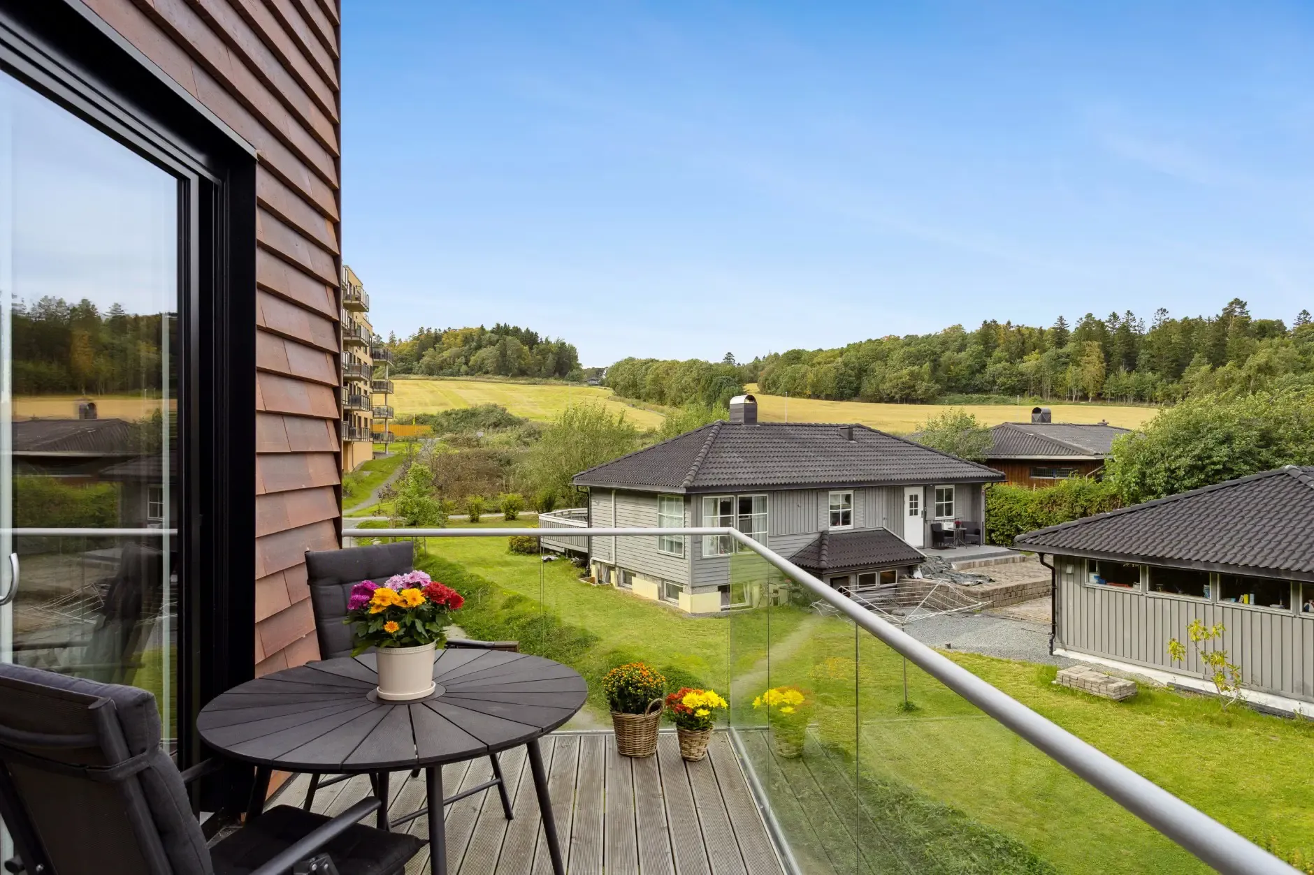 Contemporary 4-Bedroom Townhouse with Fjord Views in Trøndelag - View image 14 of 40
