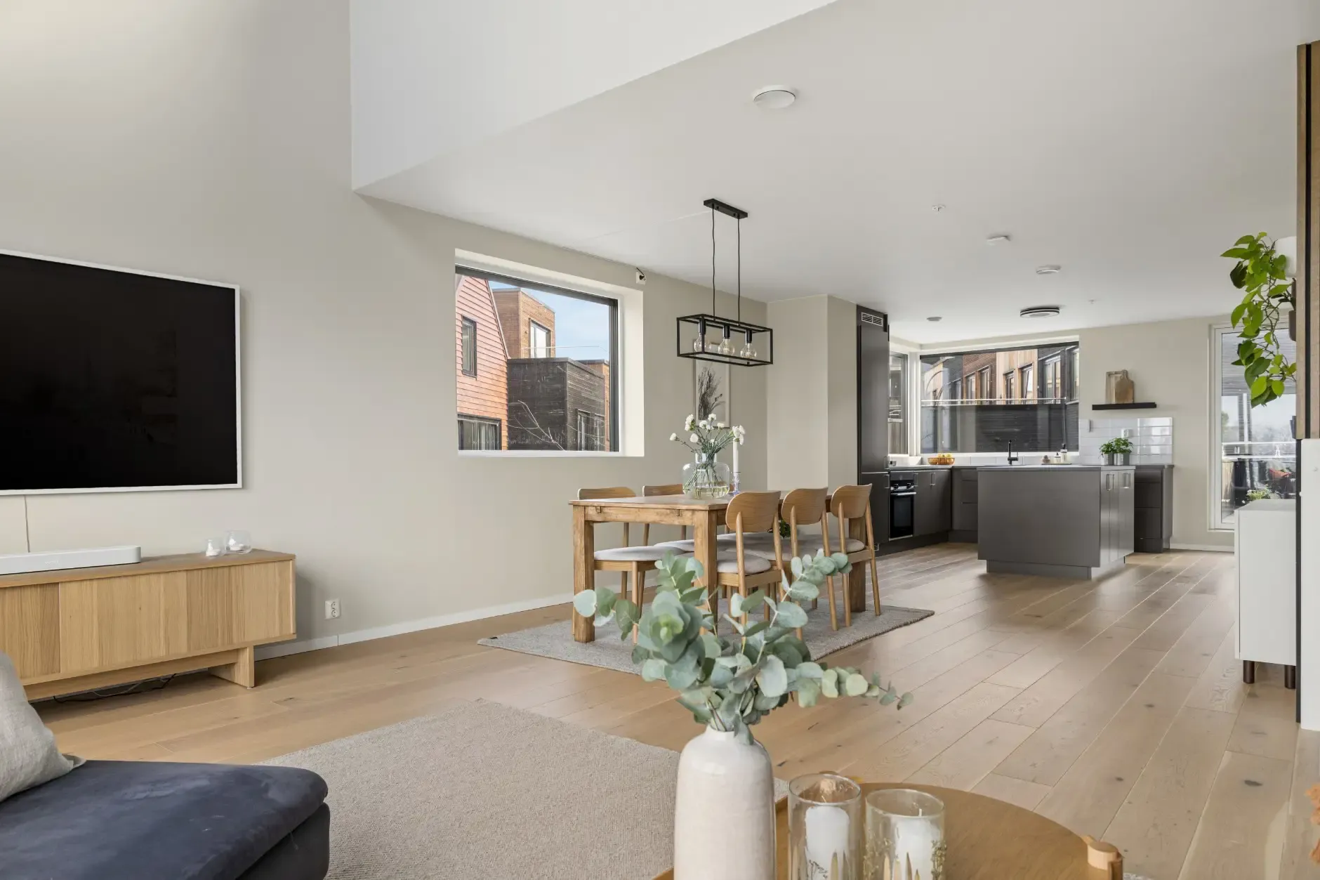 Contemporary 4-Bedroom Townhouse with Fjord Views in Trøndelag - View image 17 of 40