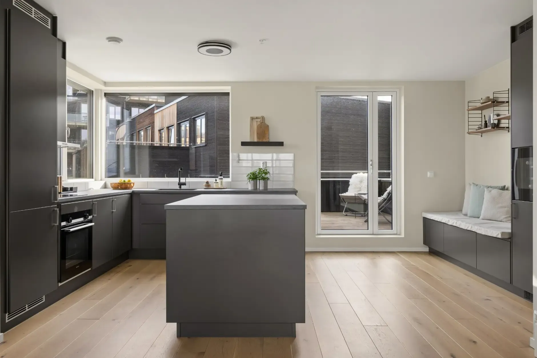 Contemporary 4-Bedroom Townhouse with Fjord Views in Trøndelag - View image 19 of 40