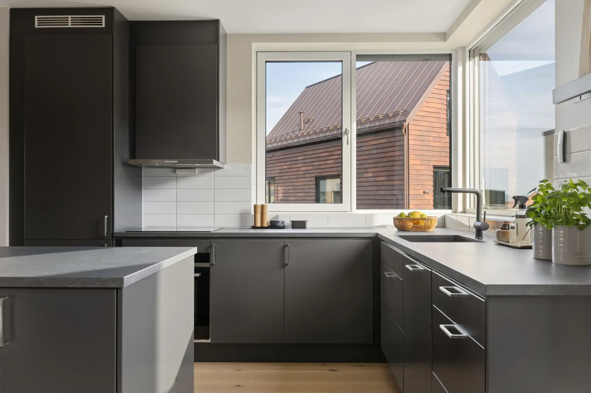 Contemporary 4-Bedroom Townhouse with Fjord Views in Trøndelag - View image 20 of 40