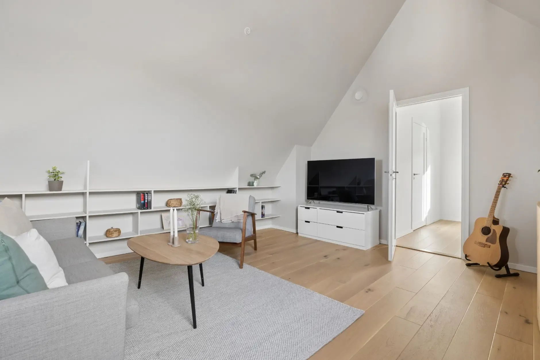 Contemporary 4-Bedroom Townhouse with Fjord Views in Trøndelag - View image 27 of 40