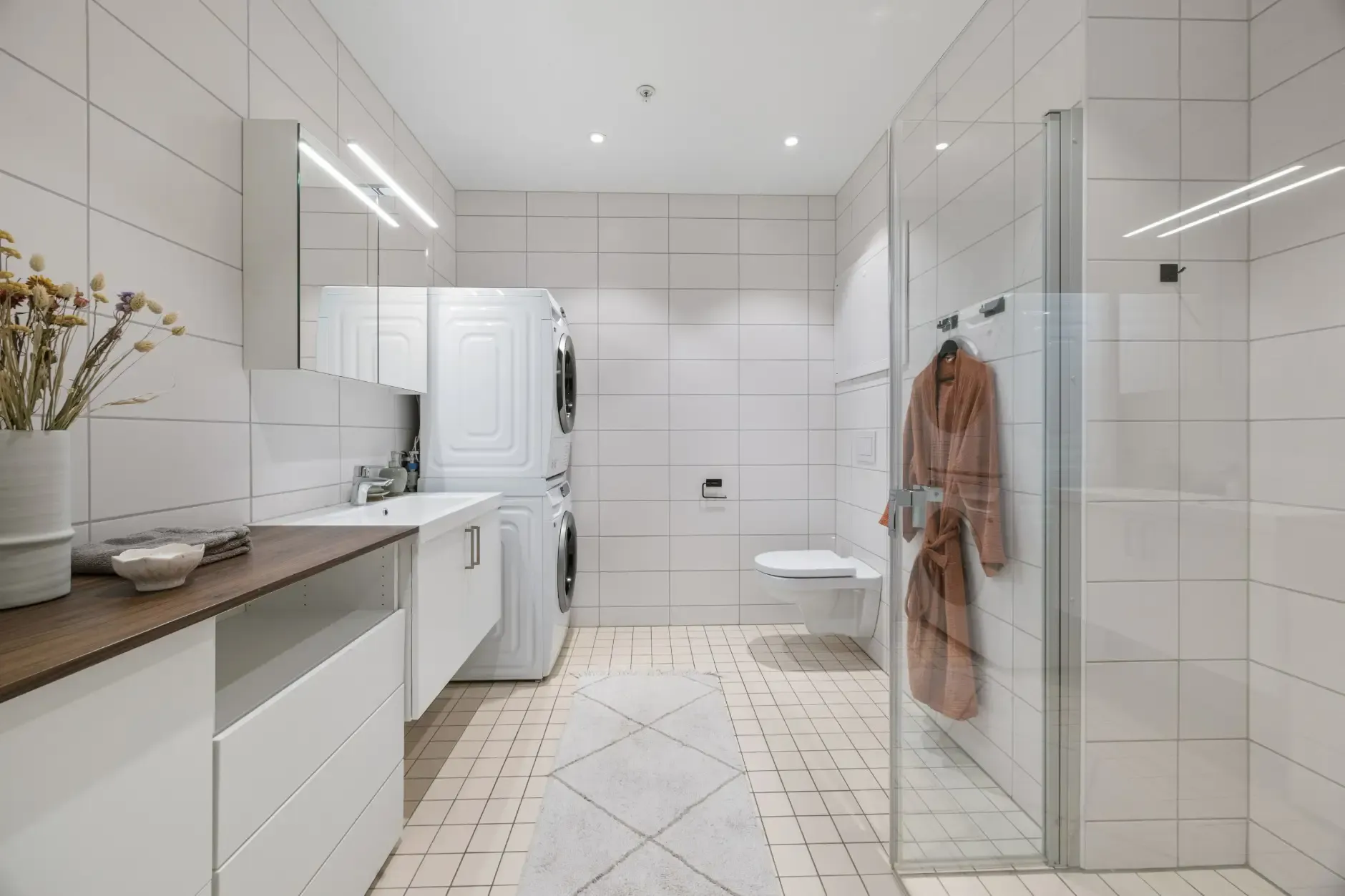 Contemporary 4-Bedroom Townhouse with Fjord Views in Trøndelag - View image 34 of 40