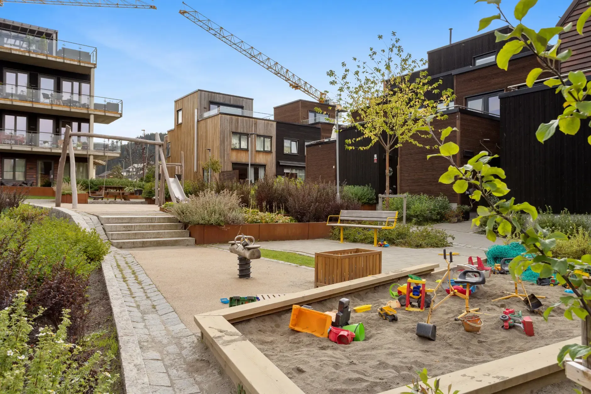 Contemporary 4-Bedroom Townhouse with Fjord Views in Trøndelag - View image 37 of 40