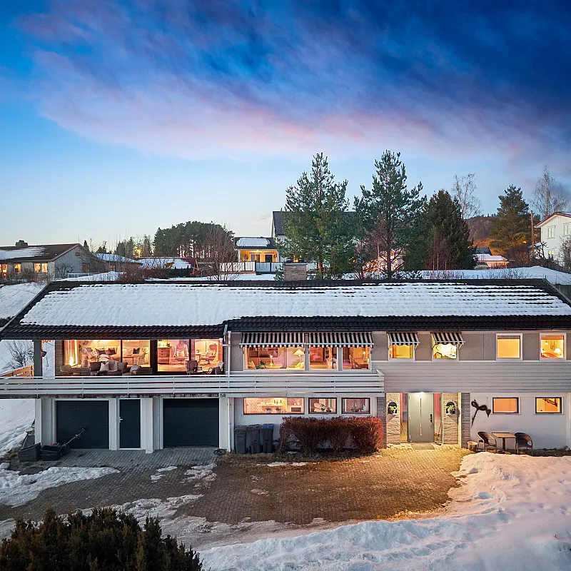 Spacious 4-Bedroom House with Expansive Garden in Family-Friendly Brumunddal