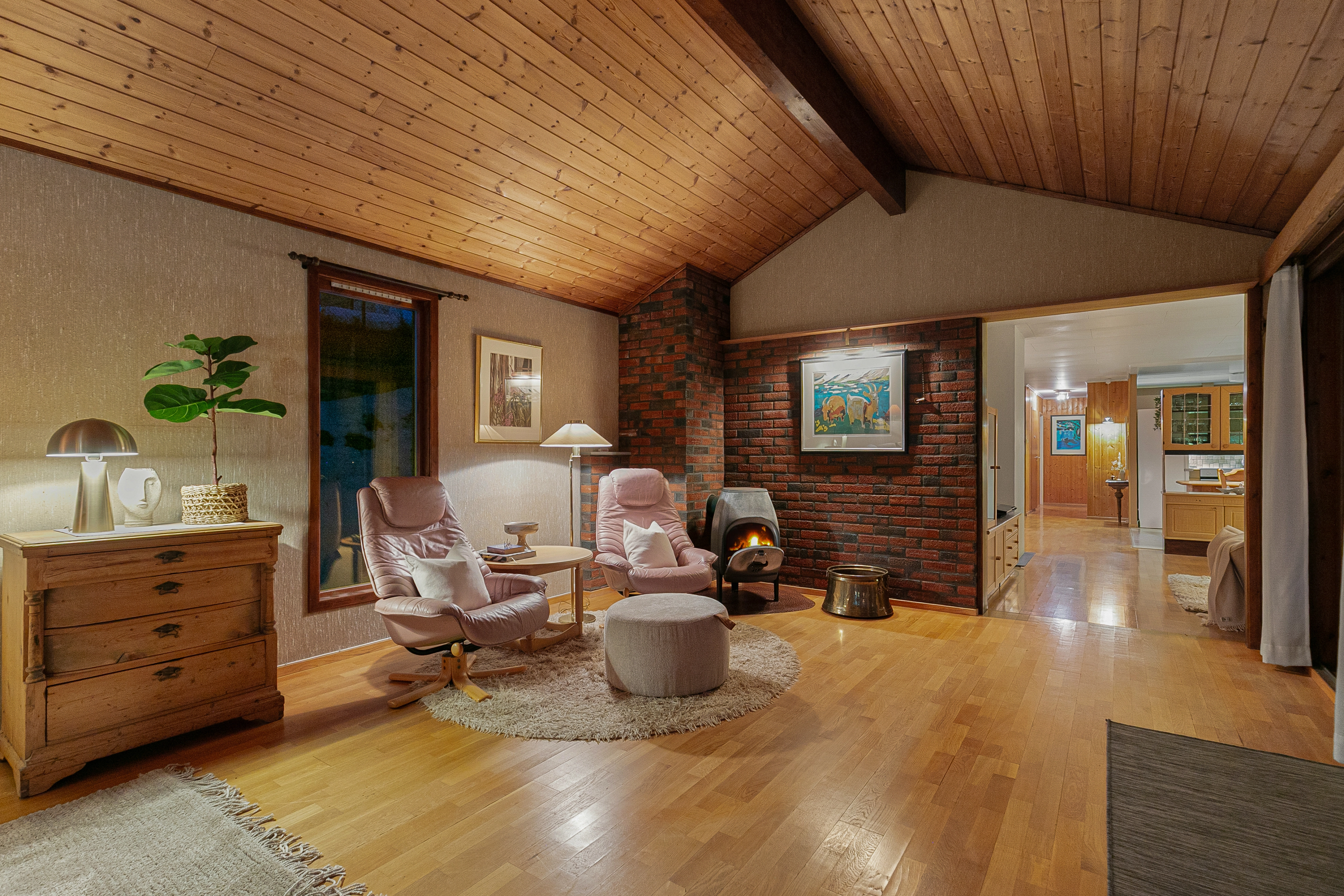 Amplia casa de 4 dormitorios con gran jardín en Brumunddal, ideal para familias. - Ver imagen 12 de 46