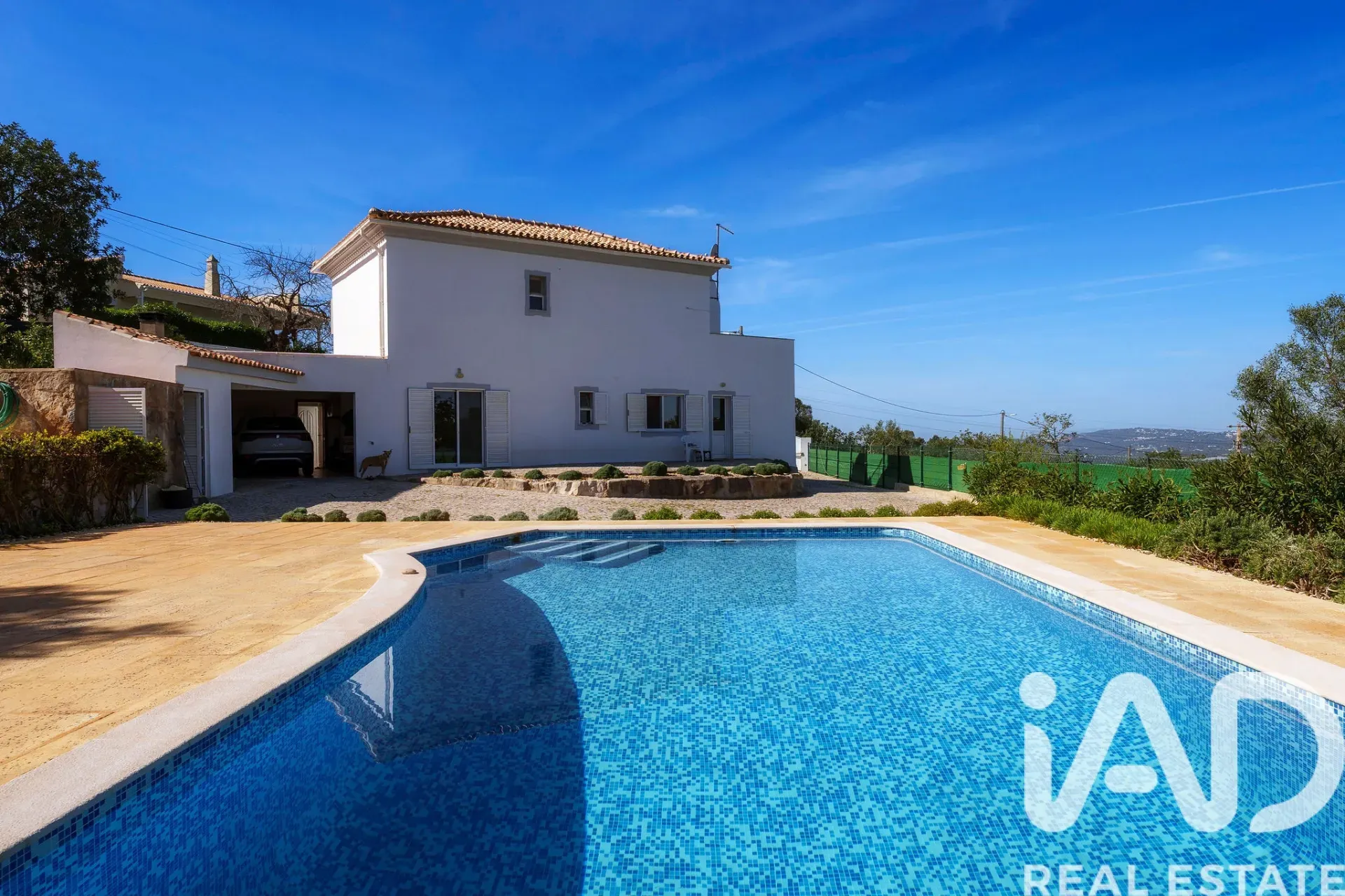 Contemporary 3-Bedroom House with Pool and Ruin in Santa Bárbara de Nexe - Image 1