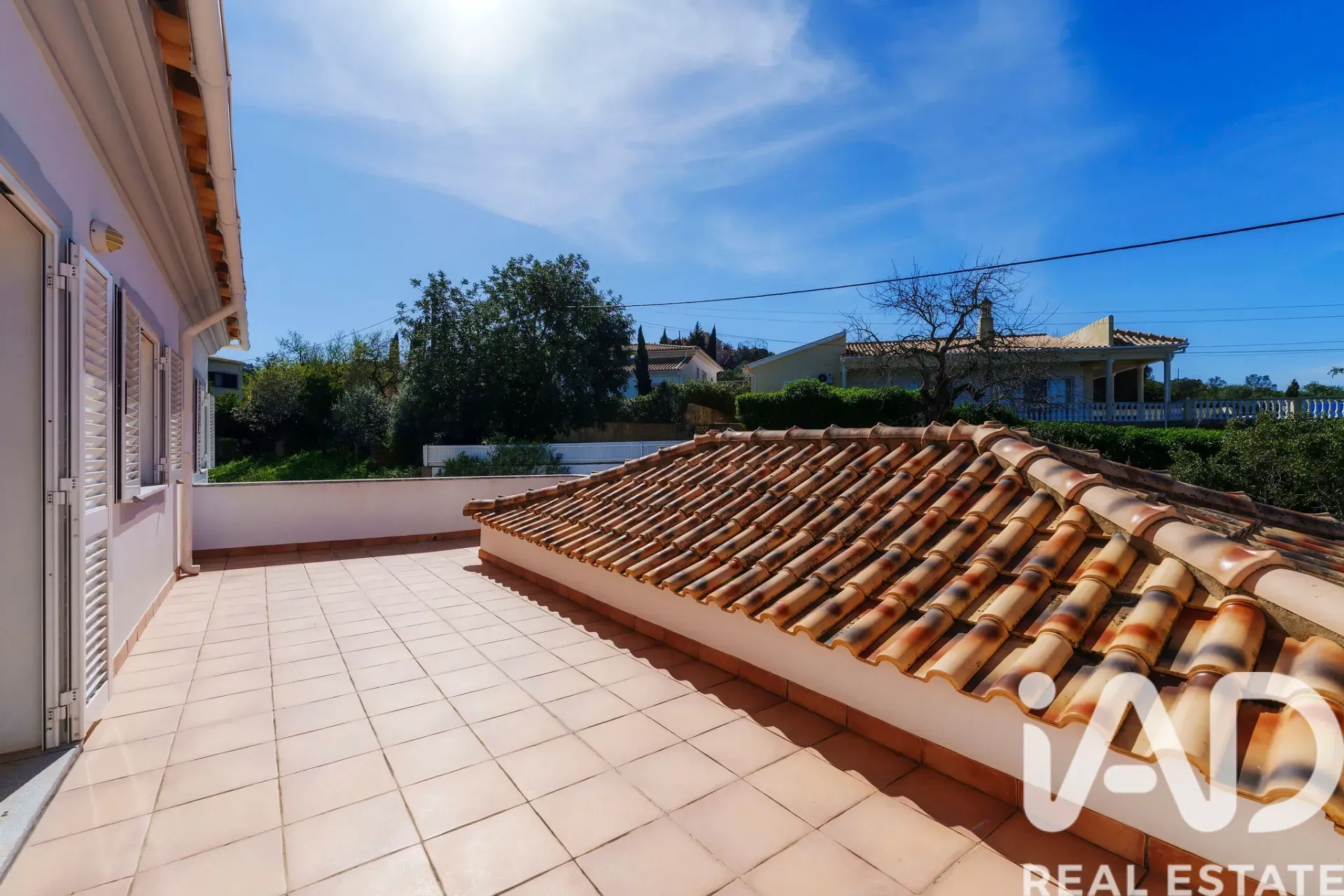 Contemporary 3-Bedroom House with Pool and Ruin in Santa Bárbara de Nexe - View image 8 of 37