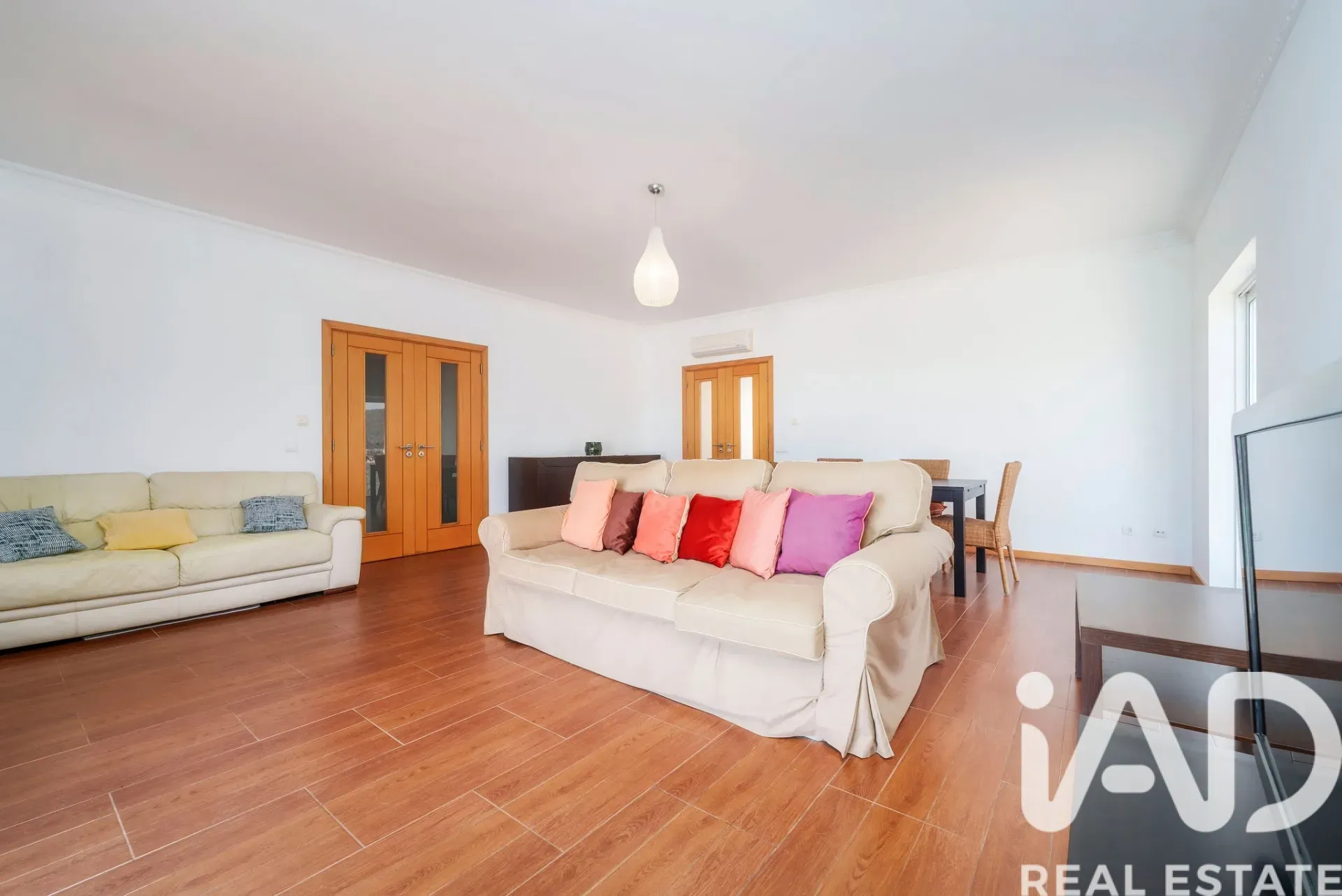 Contemporary 3-Bedroom House with Pool and Ruin in Santa Bárbara de Nexe - View image 15 of 37