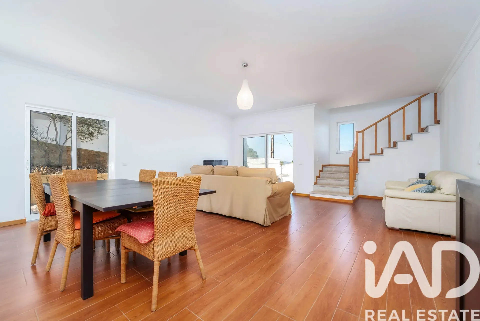 Contemporary 3-Bedroom House with Pool and Ruin in Santa Bárbara de Nexe - View image 16 of 37