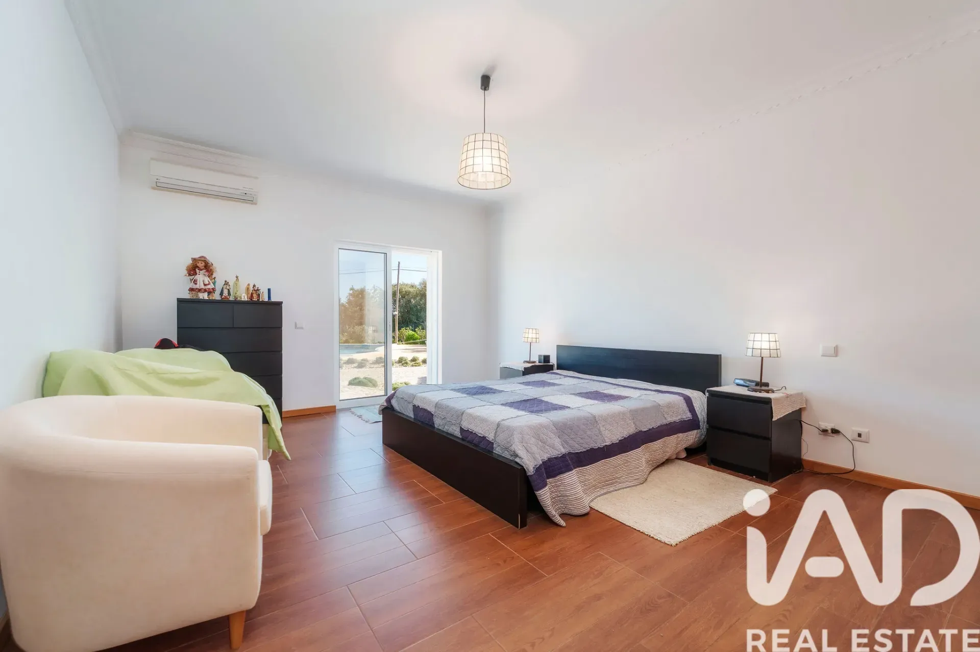 Contemporary 3-Bedroom House with Pool and Ruin in Santa Bárbara de Nexe - View image 21 of 37