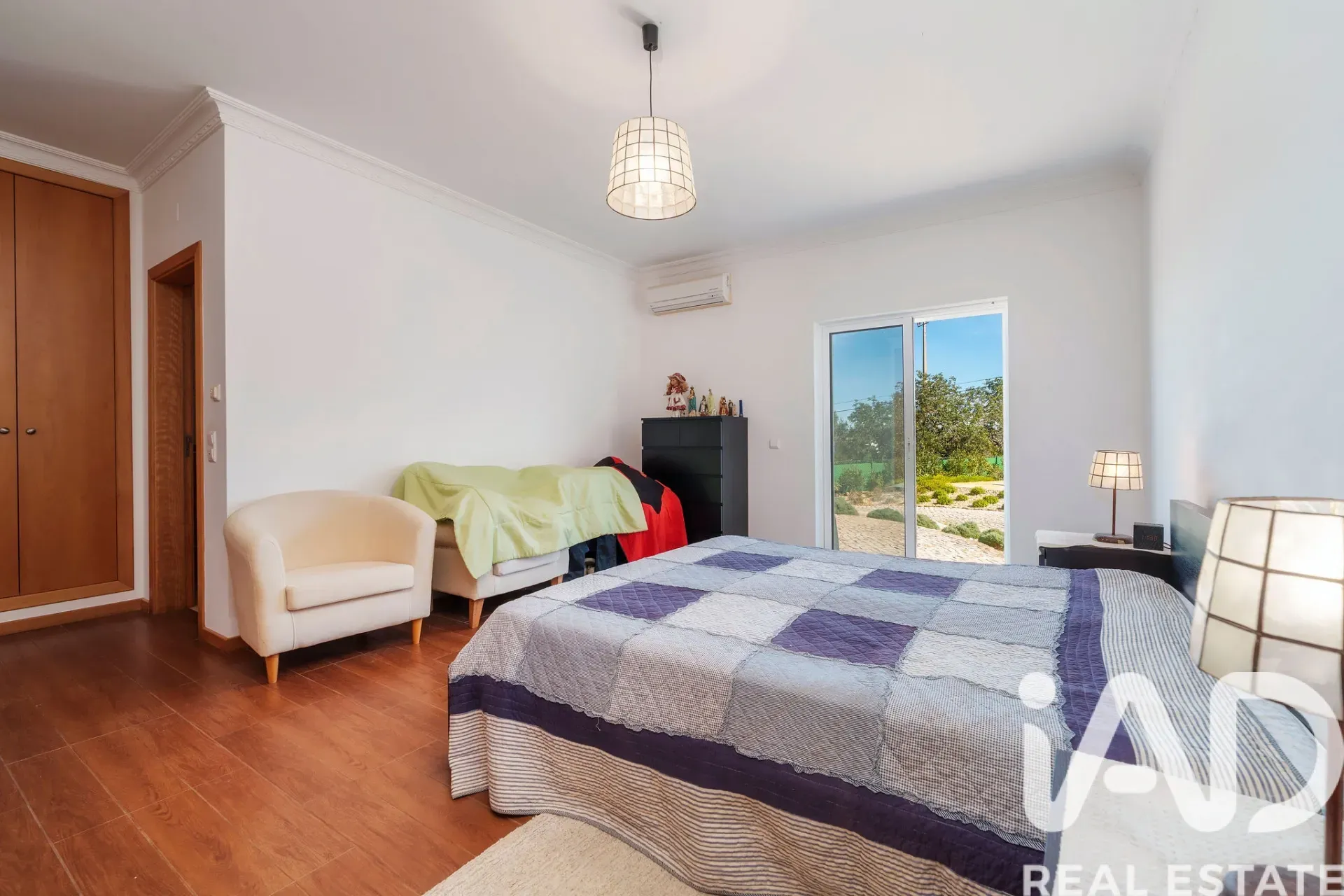 Contemporary 3-Bedroom House with Pool and Ruin in Santa Bárbara de Nexe - View image 22 of 37