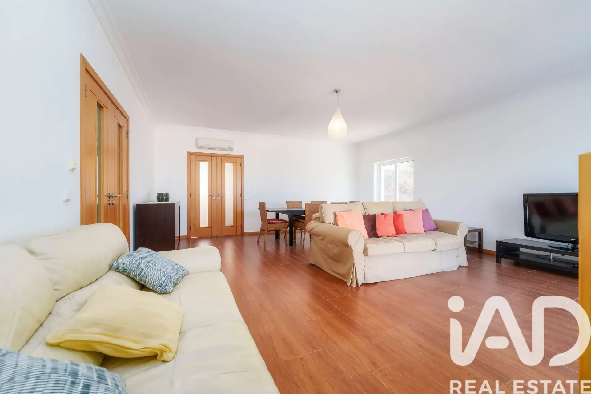 Contemporary 3-Bedroom House with Pool and Ruin in Santa Bárbara de Nexe - View image 26 of 37