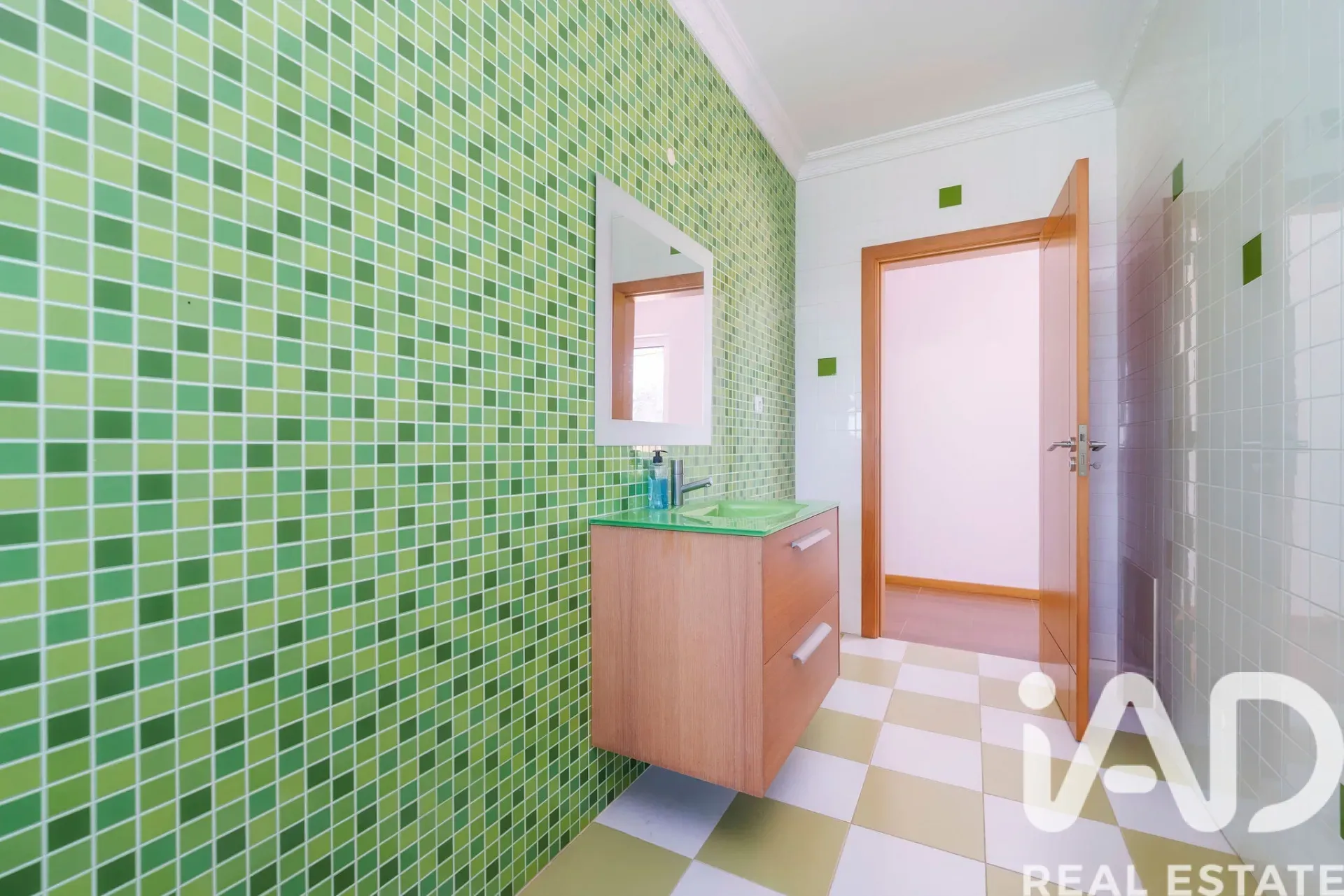 Contemporary 3-Bedroom House with Pool and Ruin in Santa Bárbara de Nexe - View image 31 of 37