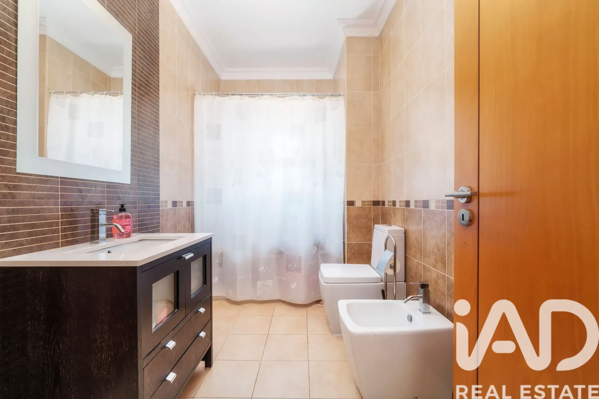 Contemporary 3-Bedroom House with Pool and Ruin in Santa Bárbara de Nexe - View image 35 of 37