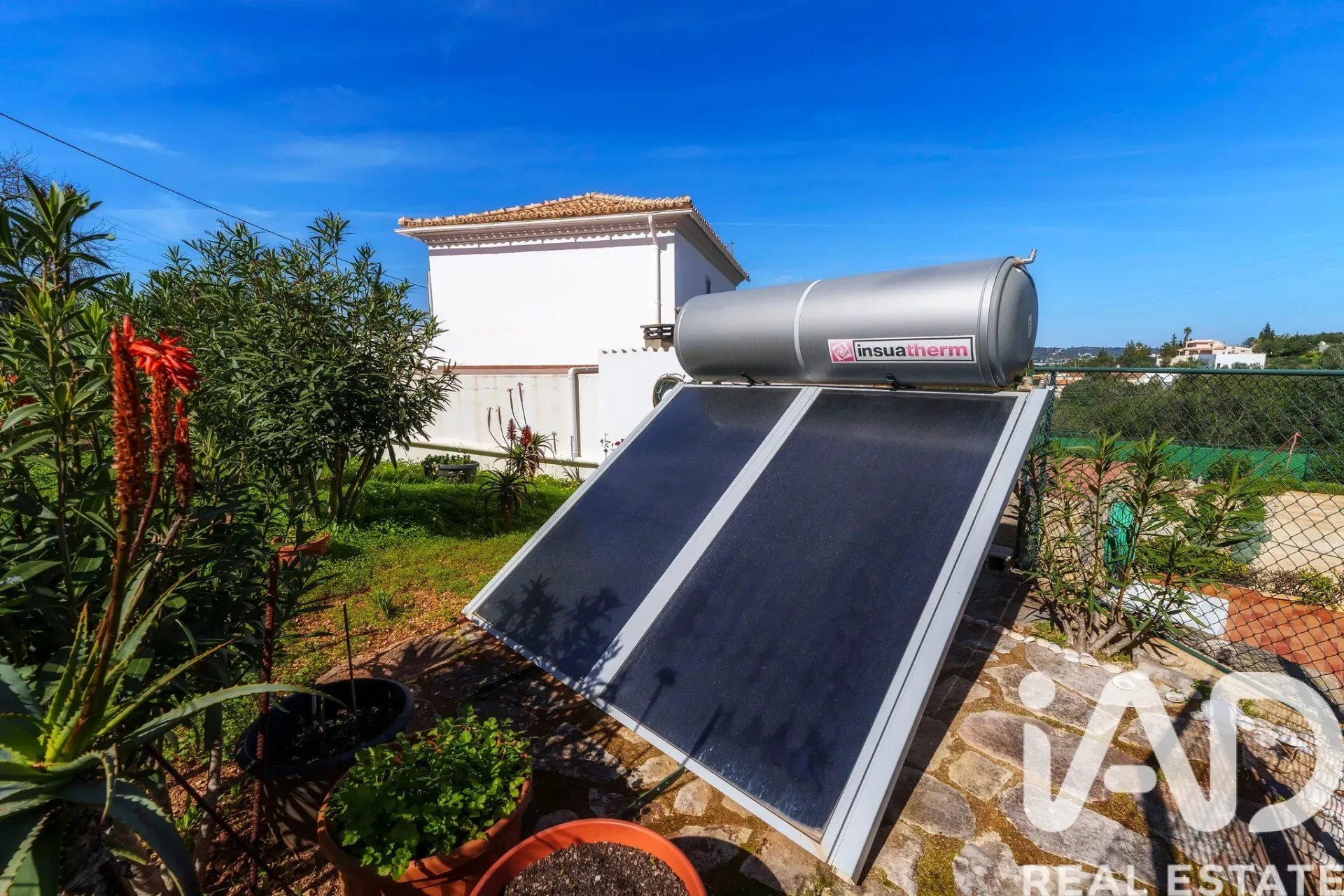 Contemporary 3-Bedroom House with Pool and Ruin in Santa Bárbara de Nexe - View image 37 of 37