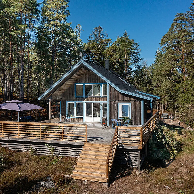 Scenic Swedish Retreat with Expansive Garden and Terrace in Långgarn