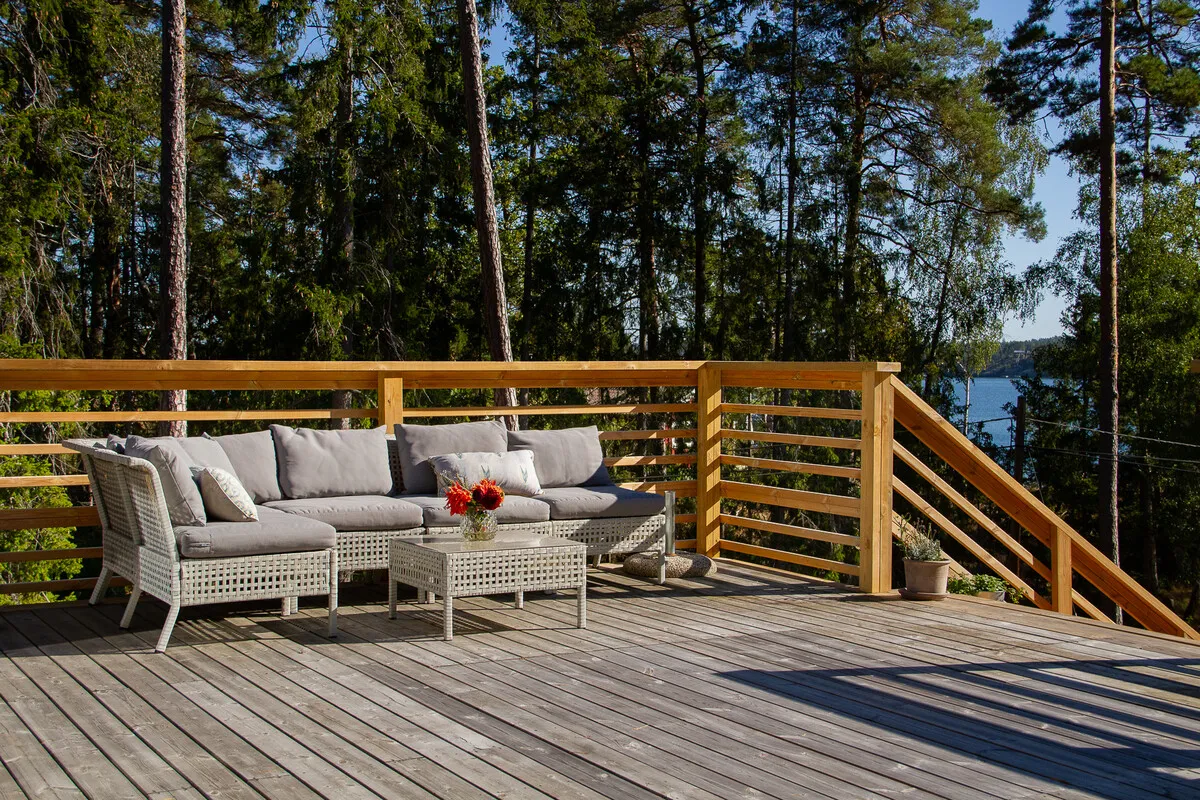 Scenic Swedish Retreat with Expansive Garden and Terrace in Långgarn - Image 3