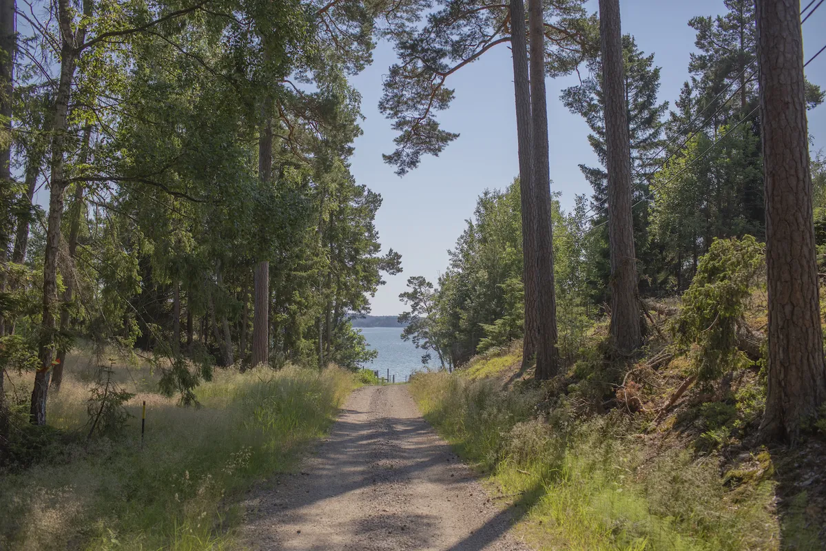 Scenic Swedish Retreat with Expansive Garden and Terrace in Långgarn - View image 36 of 39