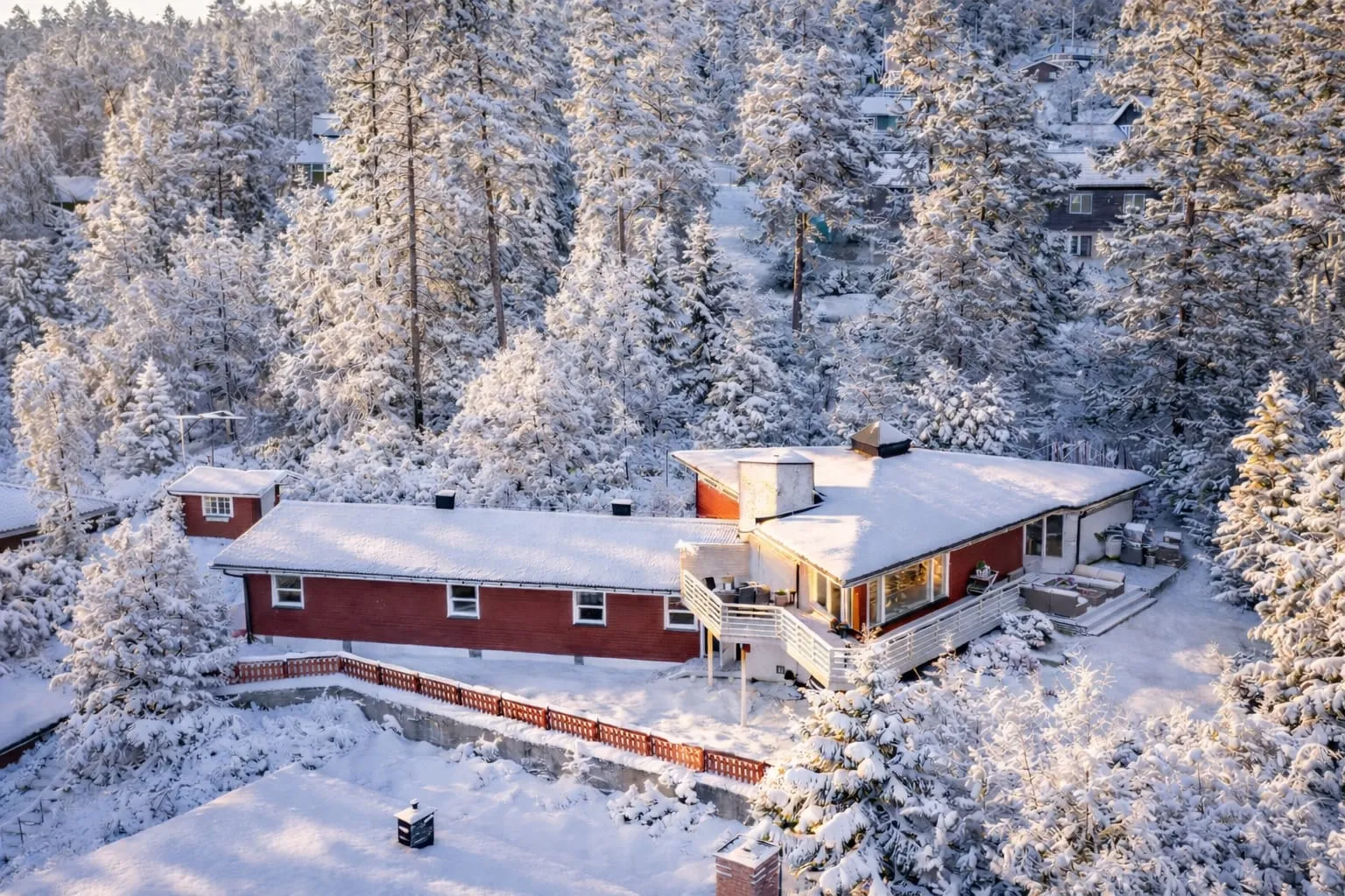 4-Bedroom House with Expansive Garden in Oslo's Prestigious Holmenkollen - Image 1