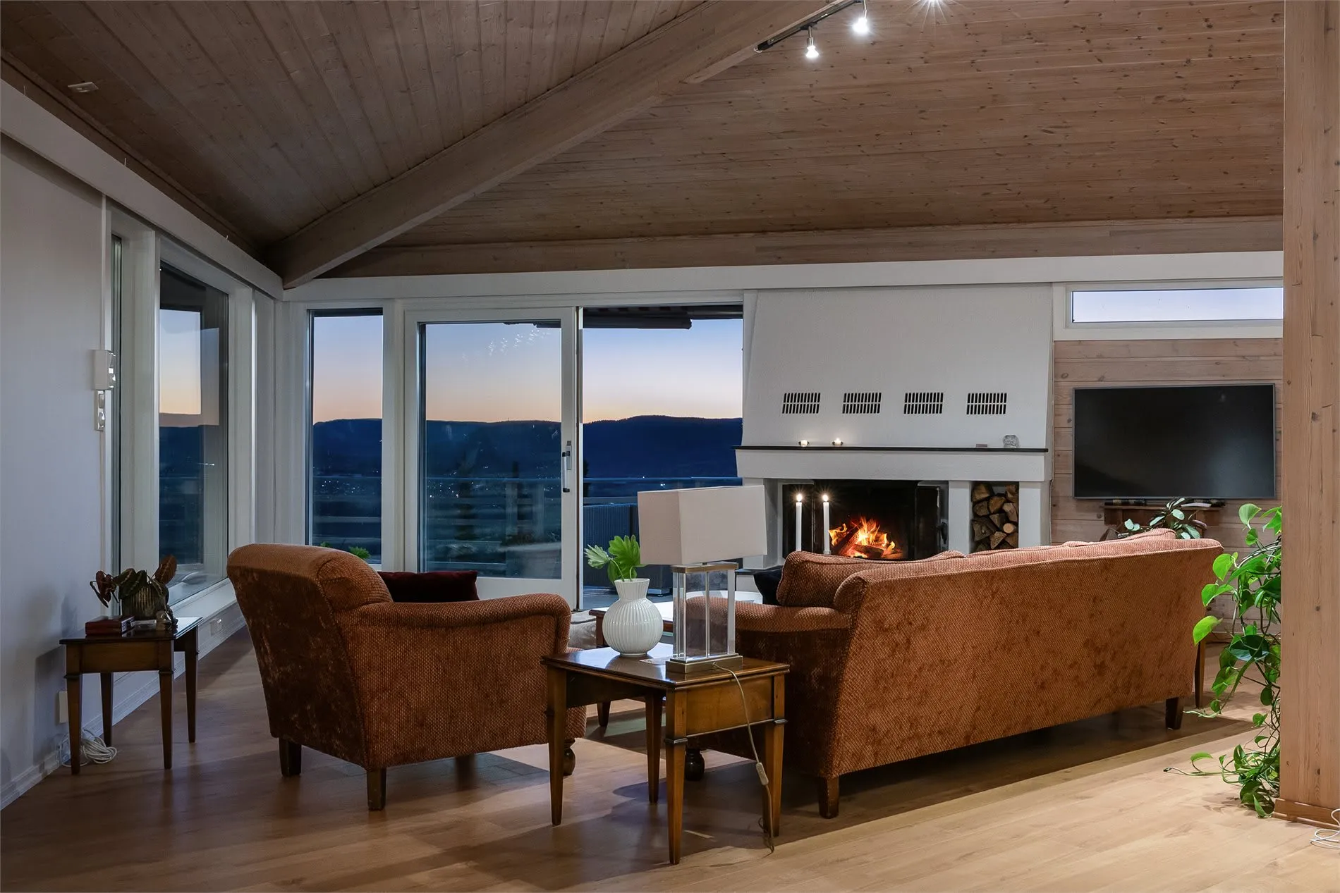 4-Bedroom House with Expansive Garden in Oslo's Prestigious Holmenkollen - Image 5