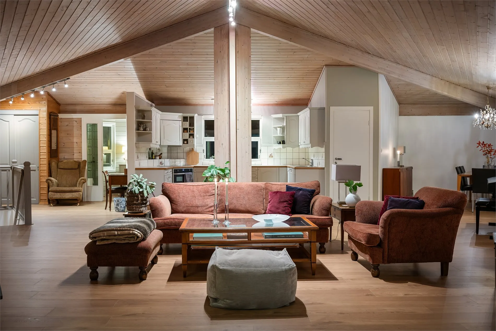 4-Bedroom House with Expansive Garden in Oslo's Prestigious Holmenkollen - View image 7 of 57