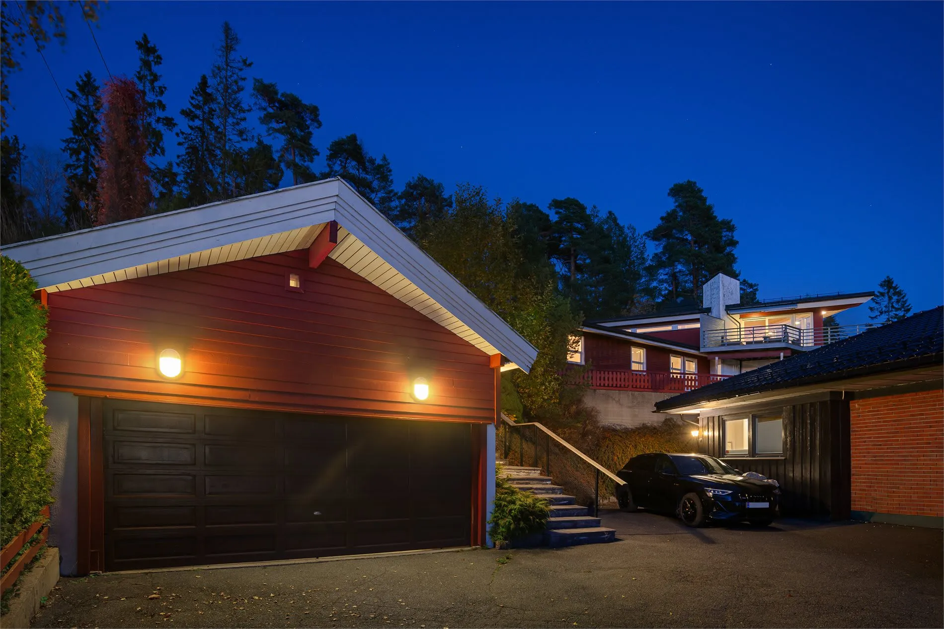 4-Bedroom House with Expansive Garden in Oslo's Prestigious Holmenkollen - View image 11 of 57